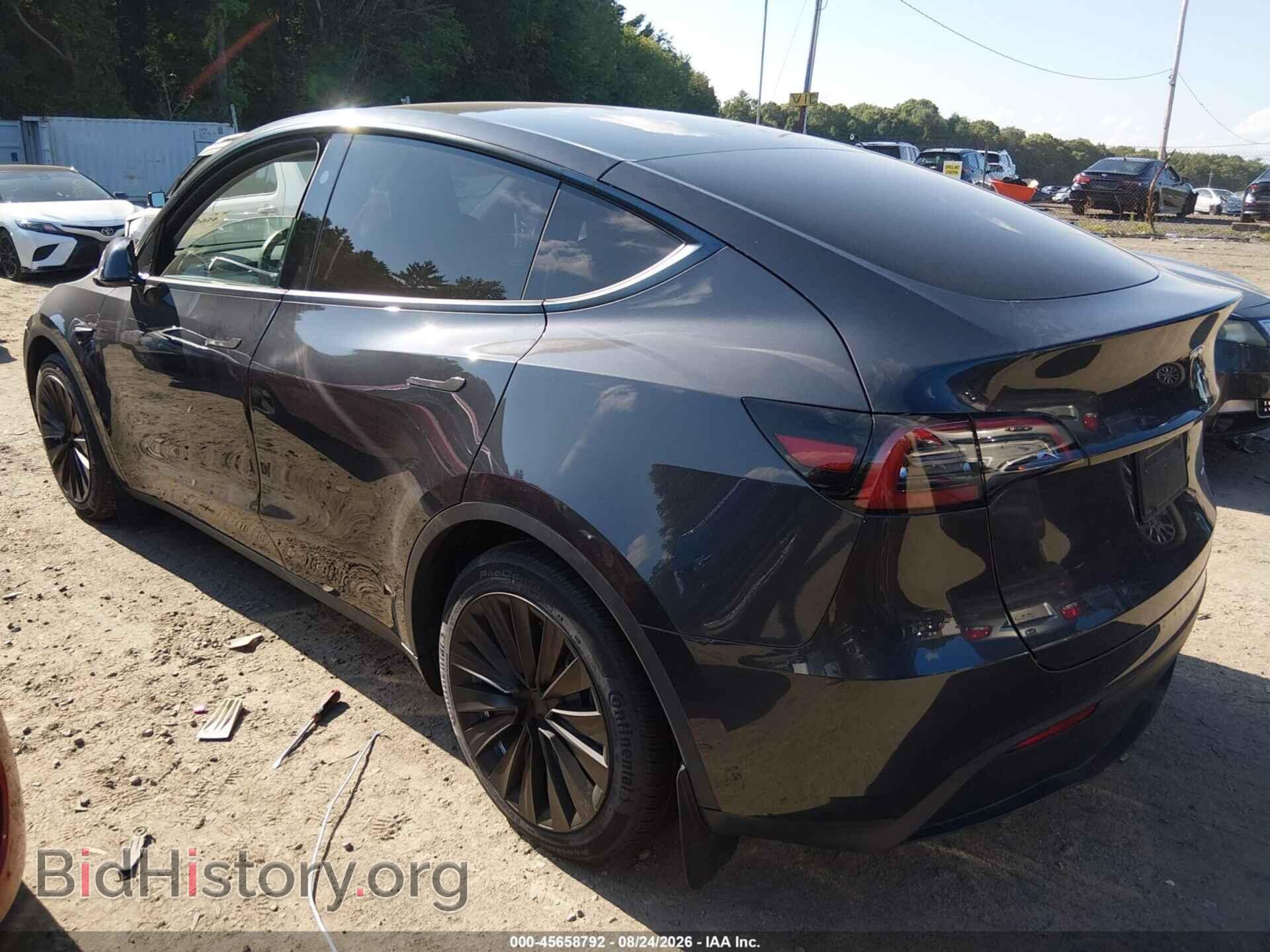 2024 TESLA MODEL Y - VIN: 7SAYGAEE0RF006391 - Фото 3