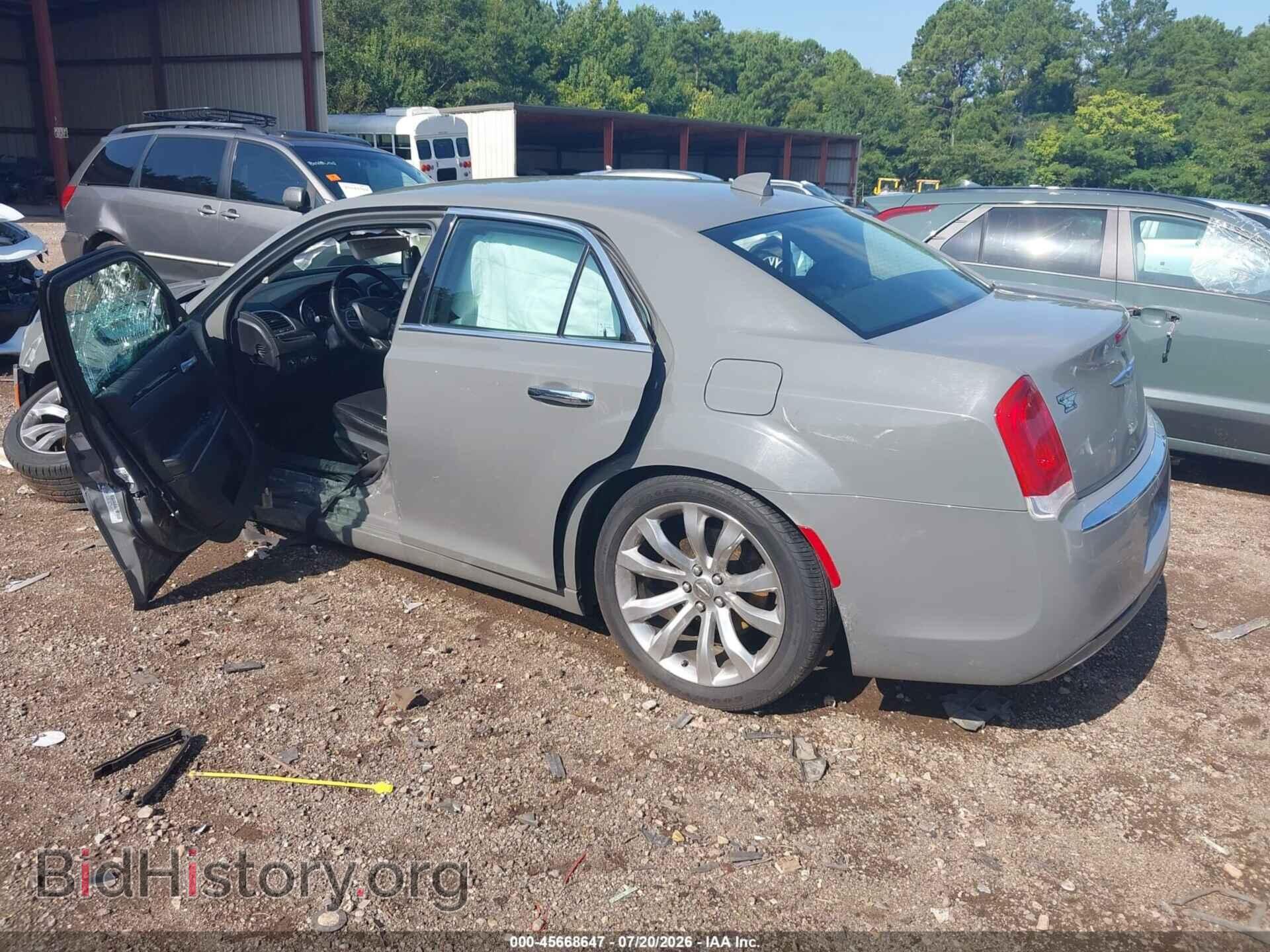 2019 CHRYSLER 300 - VIN: 2C3CCAEG3KH689664 - Фото 3