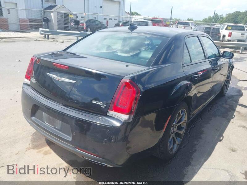 2018 Chrysler 300 (VIN 2C3CCABG7JH249613) — фото 4 из 16