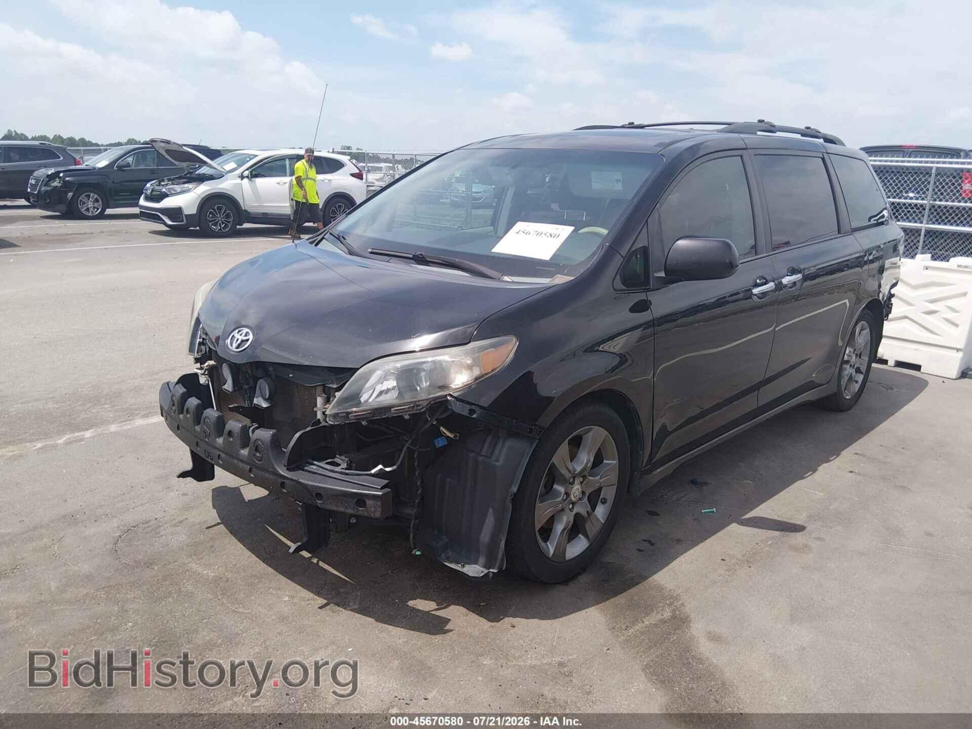 2013 TOYOTA SIENNA - VIN: 5TDXK3DC8DS348520 - Фото 2