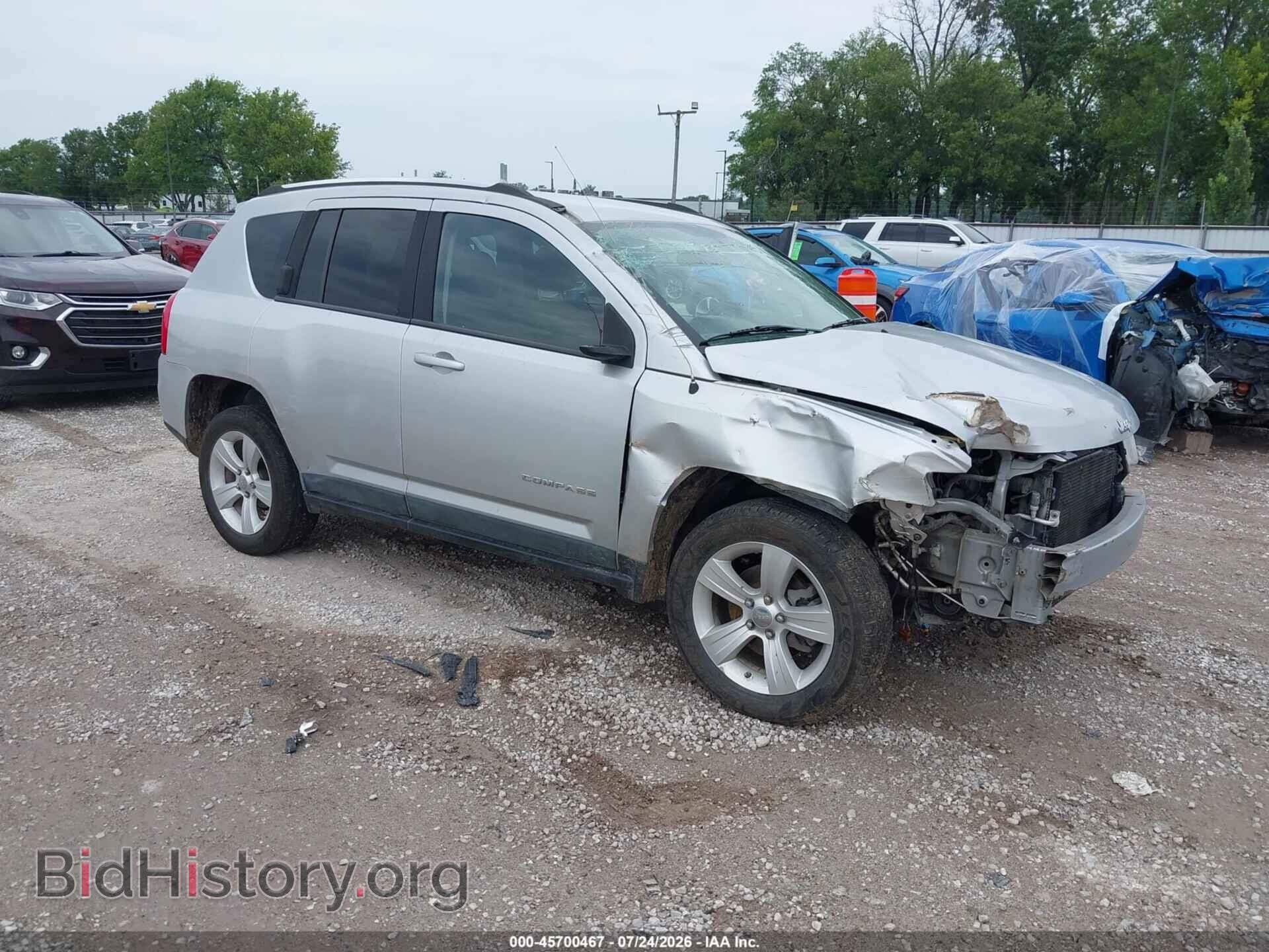 Photo 1J4NF1FB5BD248396 - JEEP COMPASS 2011