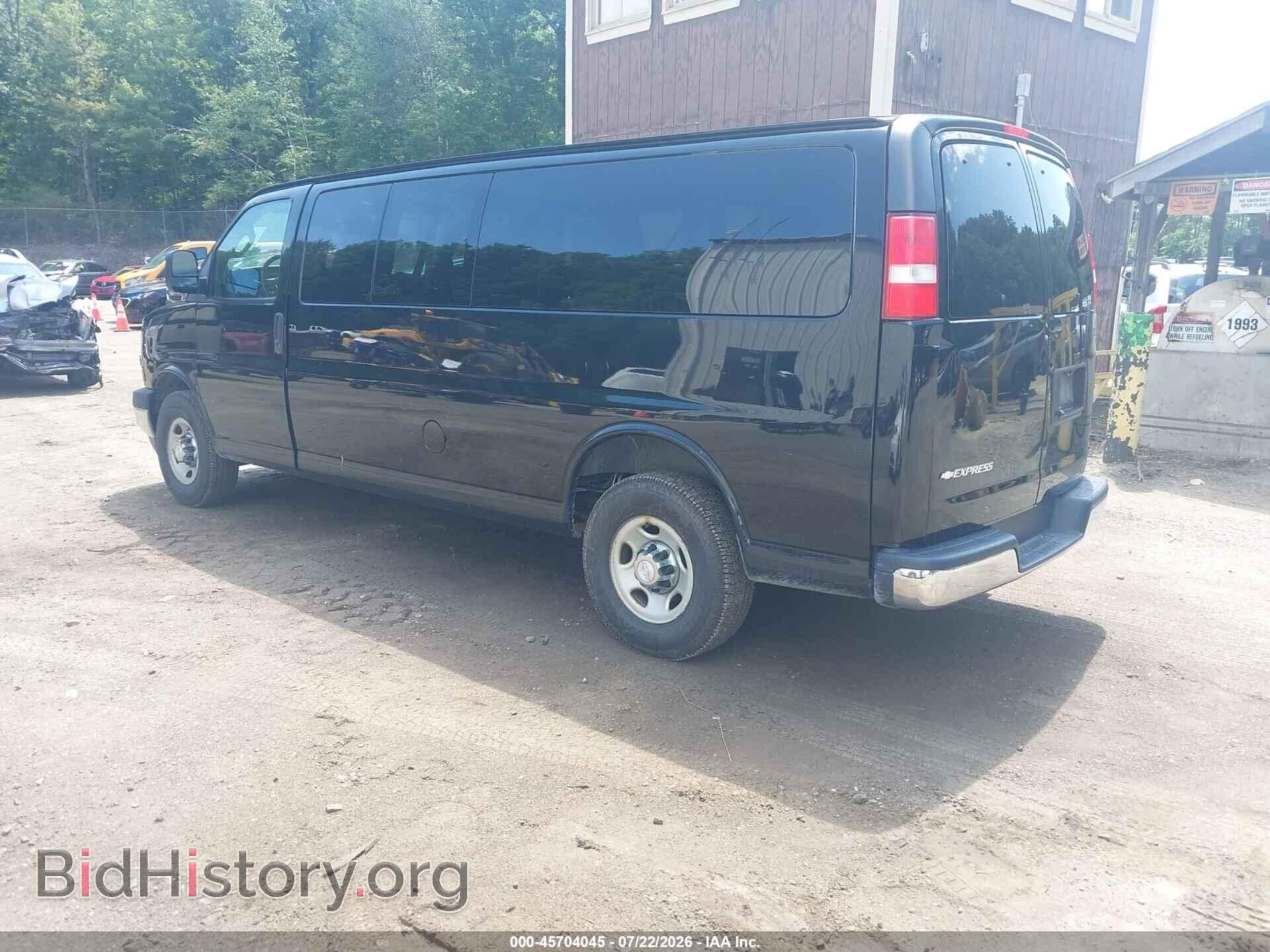 2017 CHEVROLET EXPRESS 3500 - VIN: 1GAZGPFF8H1266100 - Фото 3