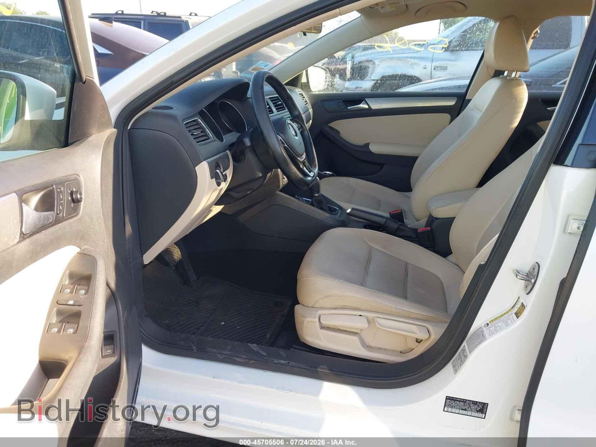 2017 VOLKSWAGEN JETTA - VIN: 3VWDB7AJ9HM235191 - Photo 5