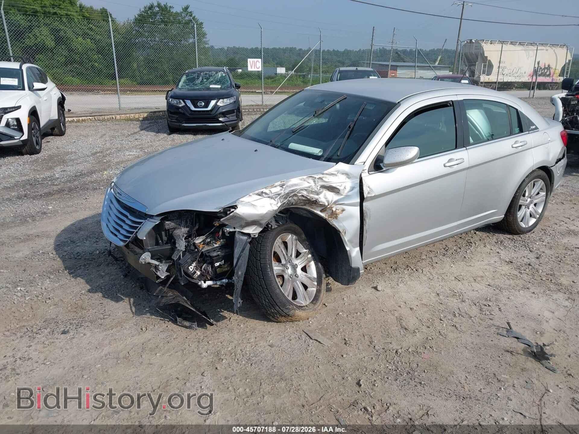 2012 CHRYSLER 200 - VIN: 1C3CCBBGXCN210384 - Фото 2