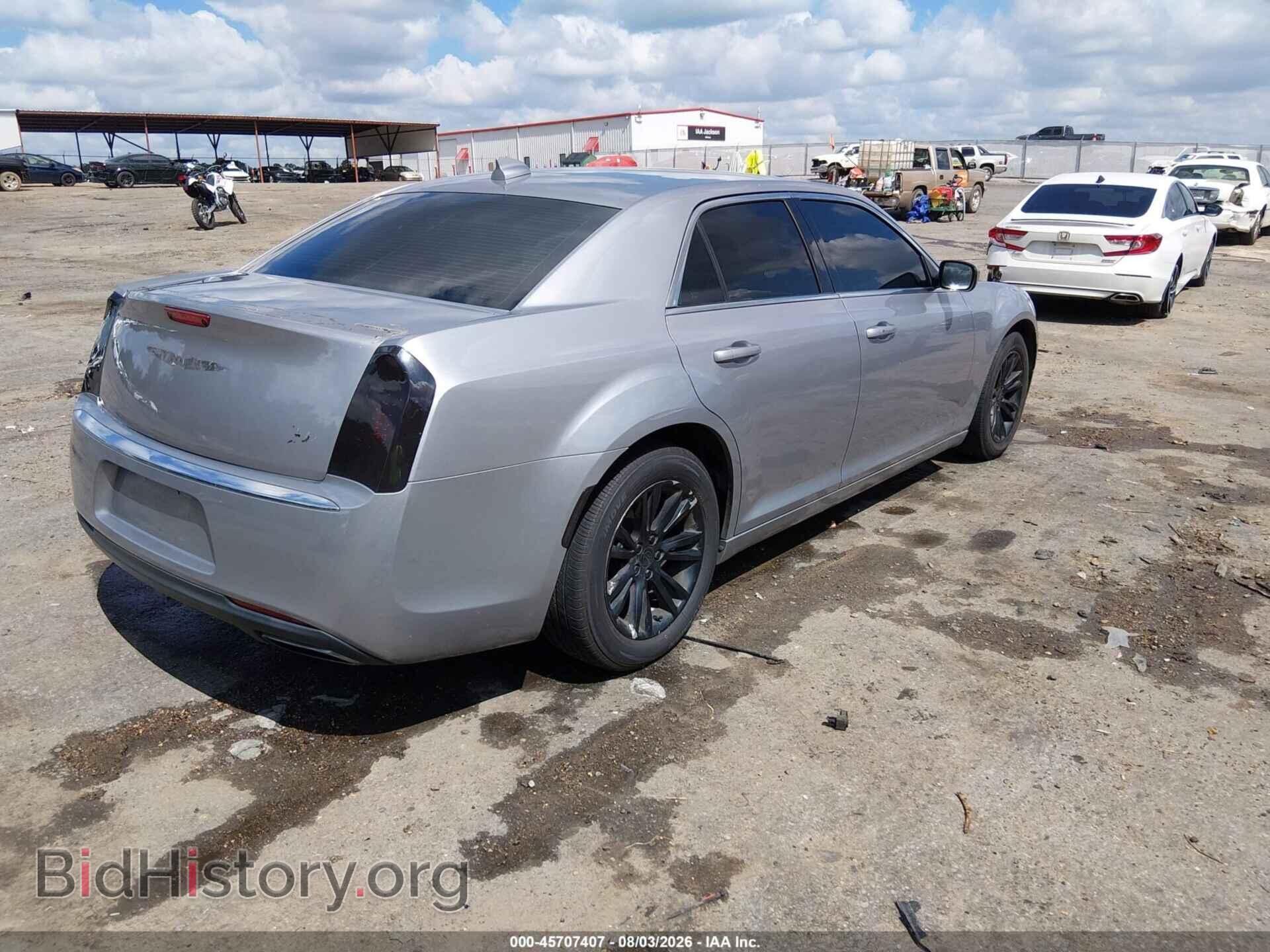 2016 CHRYSLER 300 - VIN: 2C3CCAAG2GH238691 - Photo 4