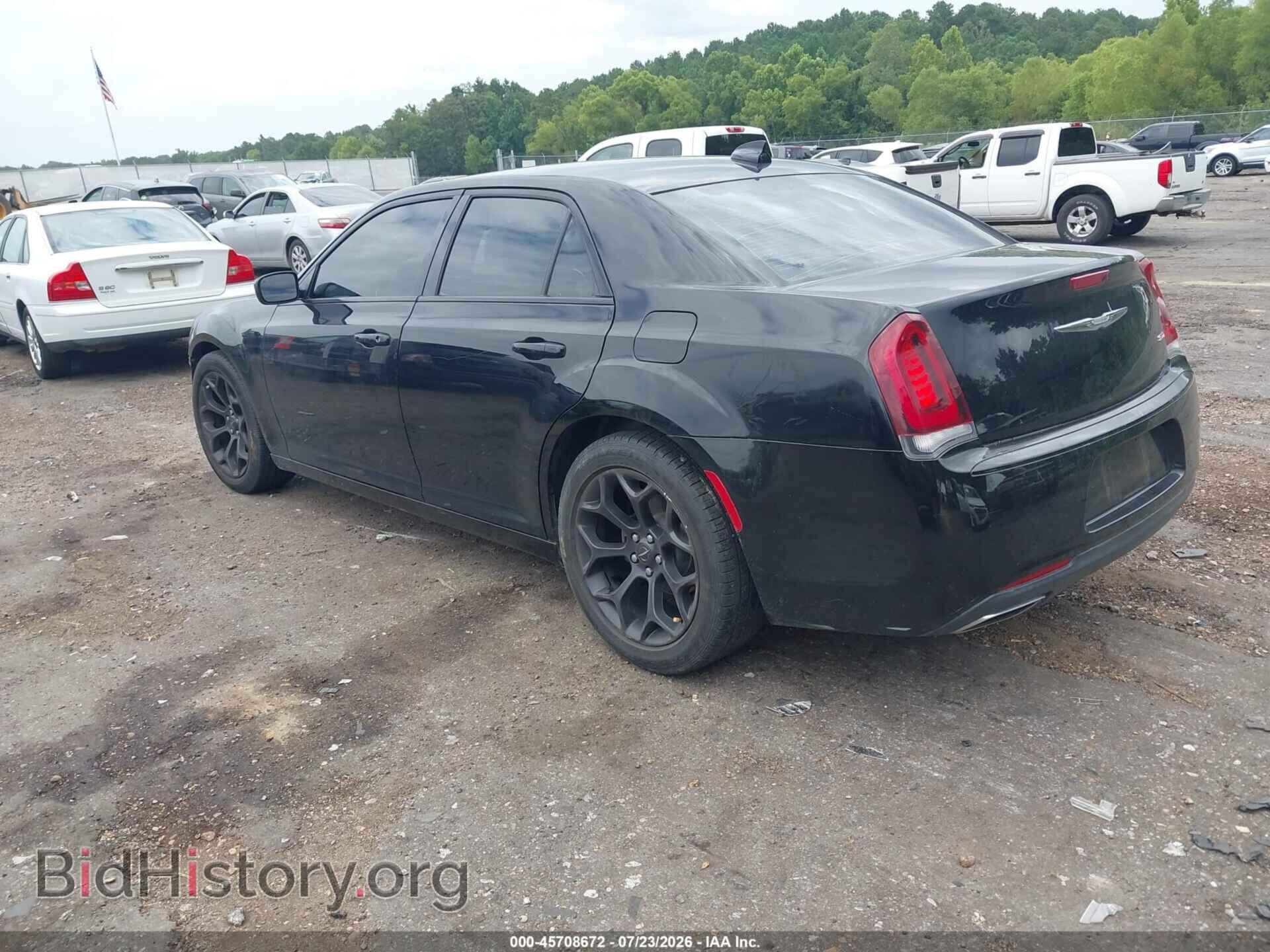 2019 CHRYSLER 300 - VIN: 2C3CCAAG2KH565049 - Фото 3