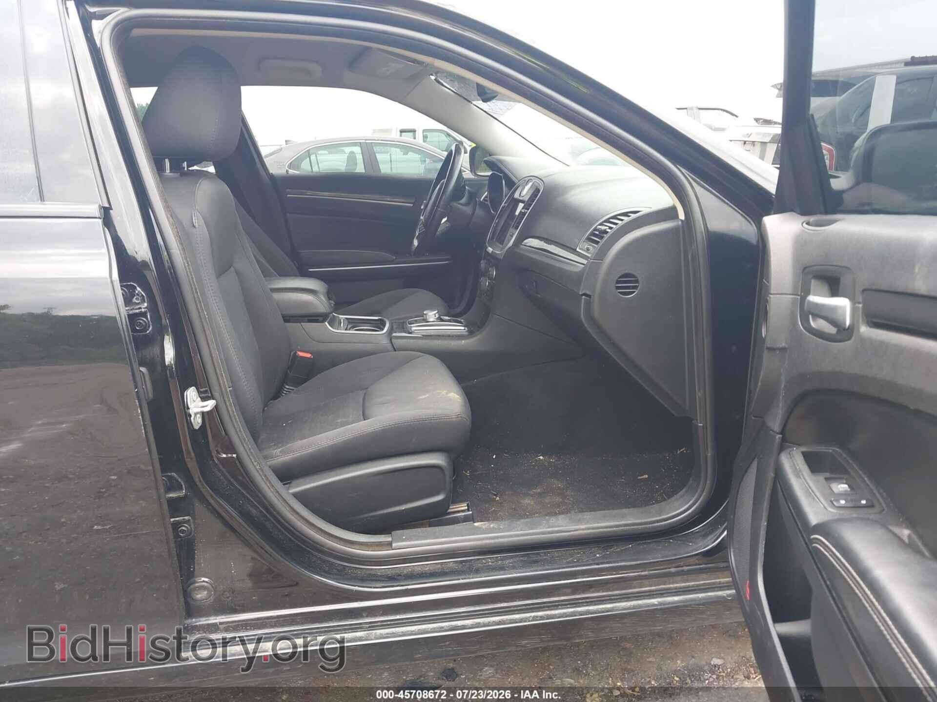 2019 CHRYSLER 300 - VIN: 2C3CCAAG2KH565049 - Фото 5