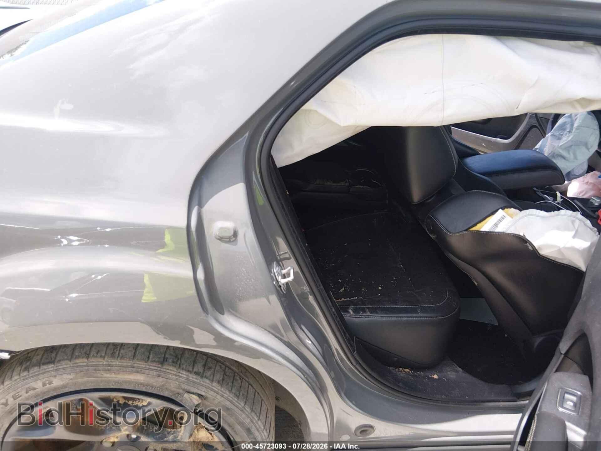 2019 CHRYSLER 300 - VIN: 2C3CCABG6KH605017 - Фото 8
