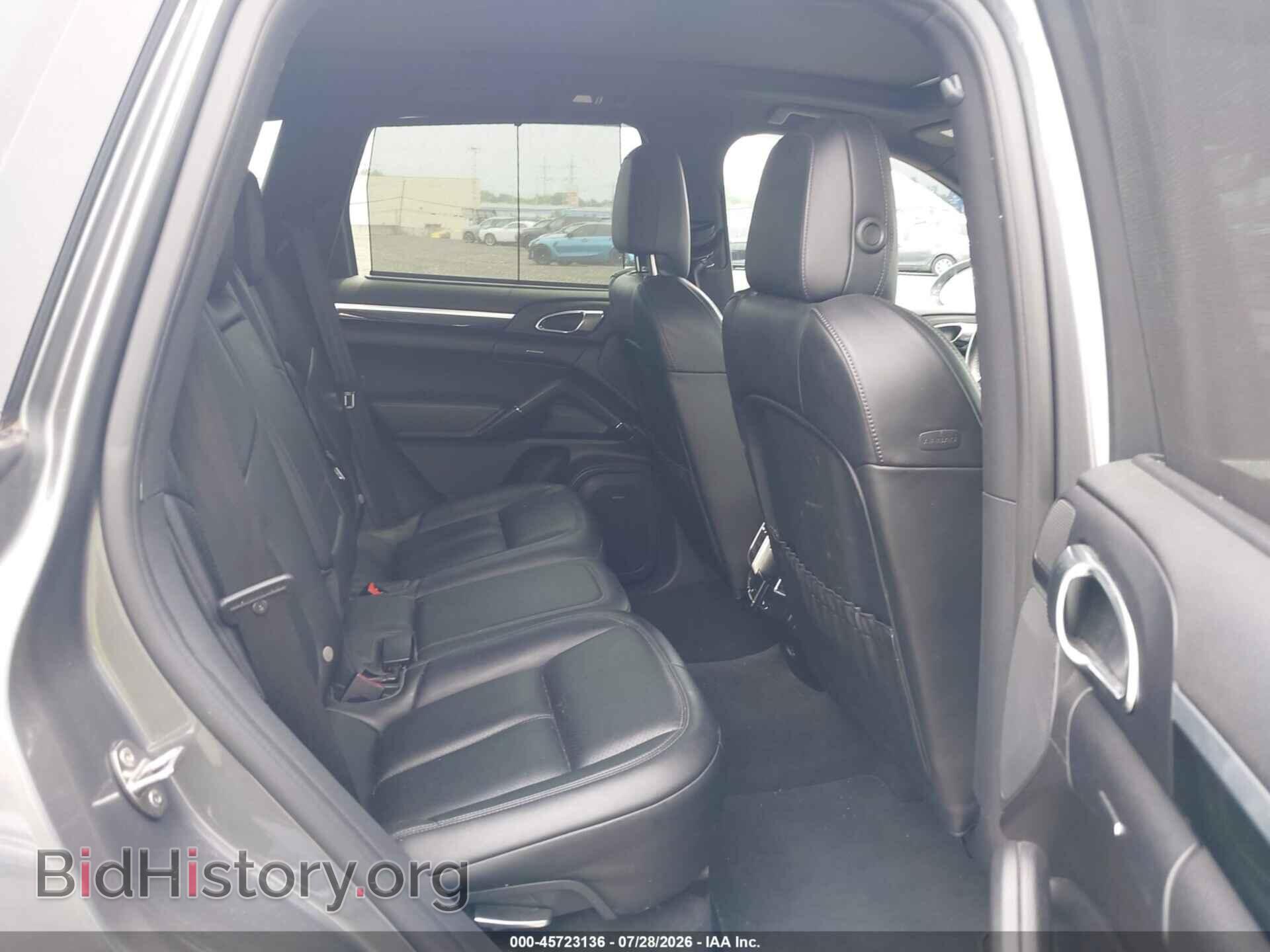2017 PORSCHE CAYENNE - VIN: WP1AB2A29HLA50205 - Photo 8