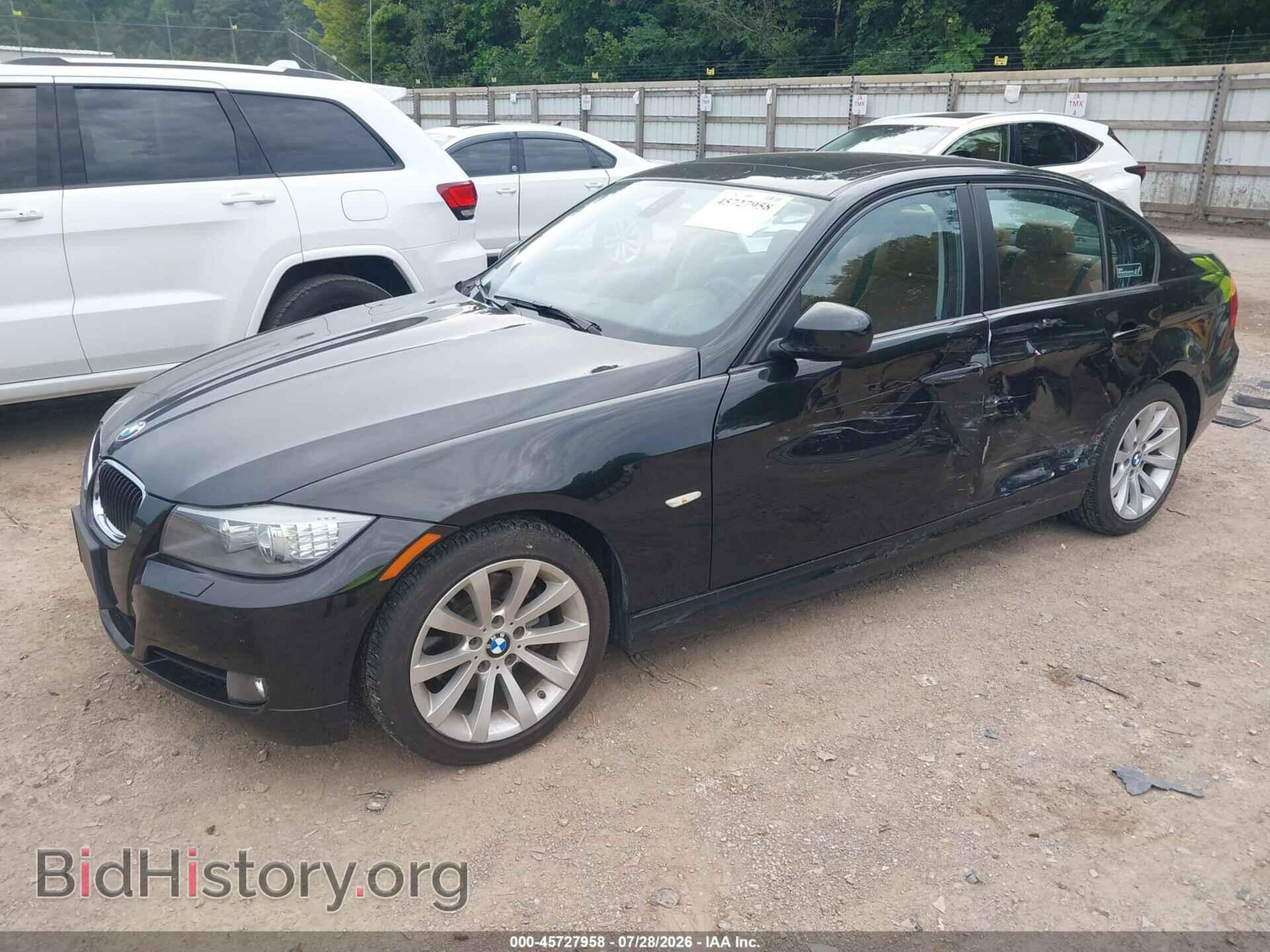 2011 BMW 328I - VIN: WBAPH7C57BE681820 - Фото 2