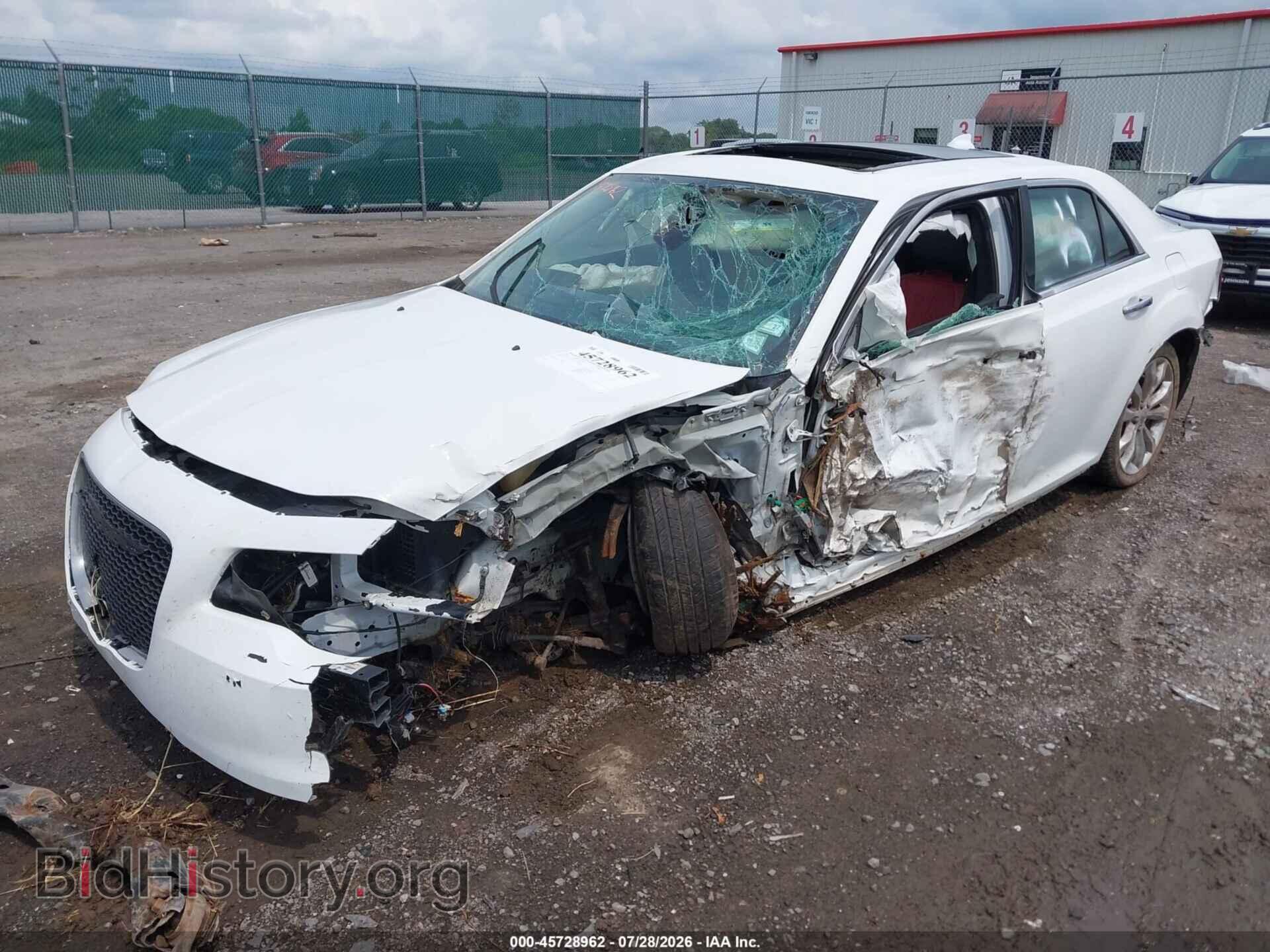 2017 CHRYSLER 300C - VIN: 2C3CCAEGXHH570700 - Фото 2
