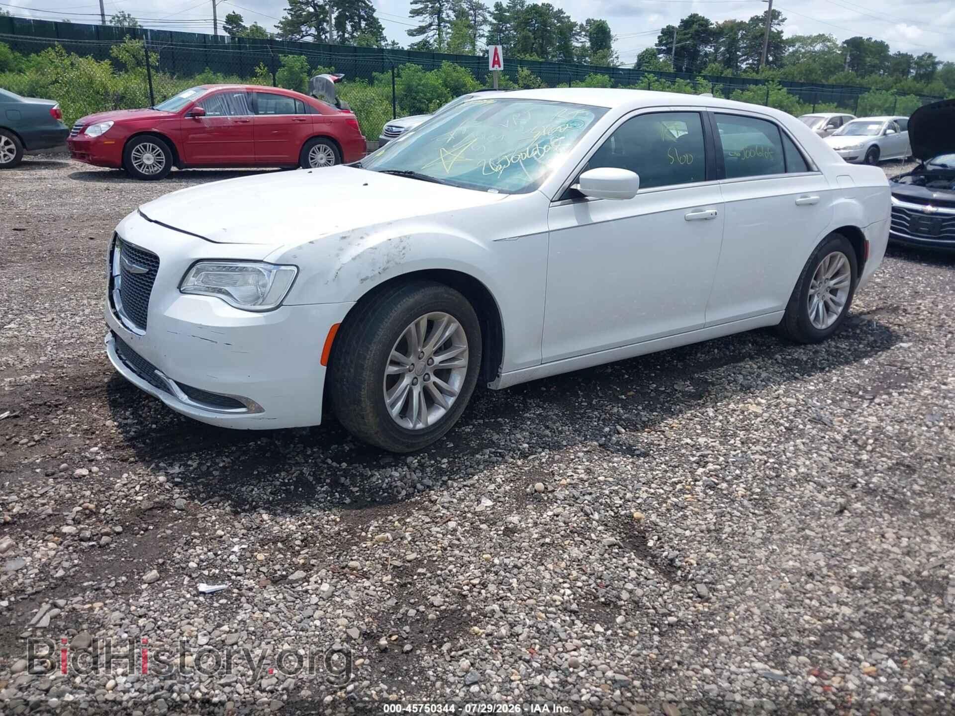 2019 CHRYSLER 300 - VIN: 2C3CCAAG6KH568939 - Фото 2