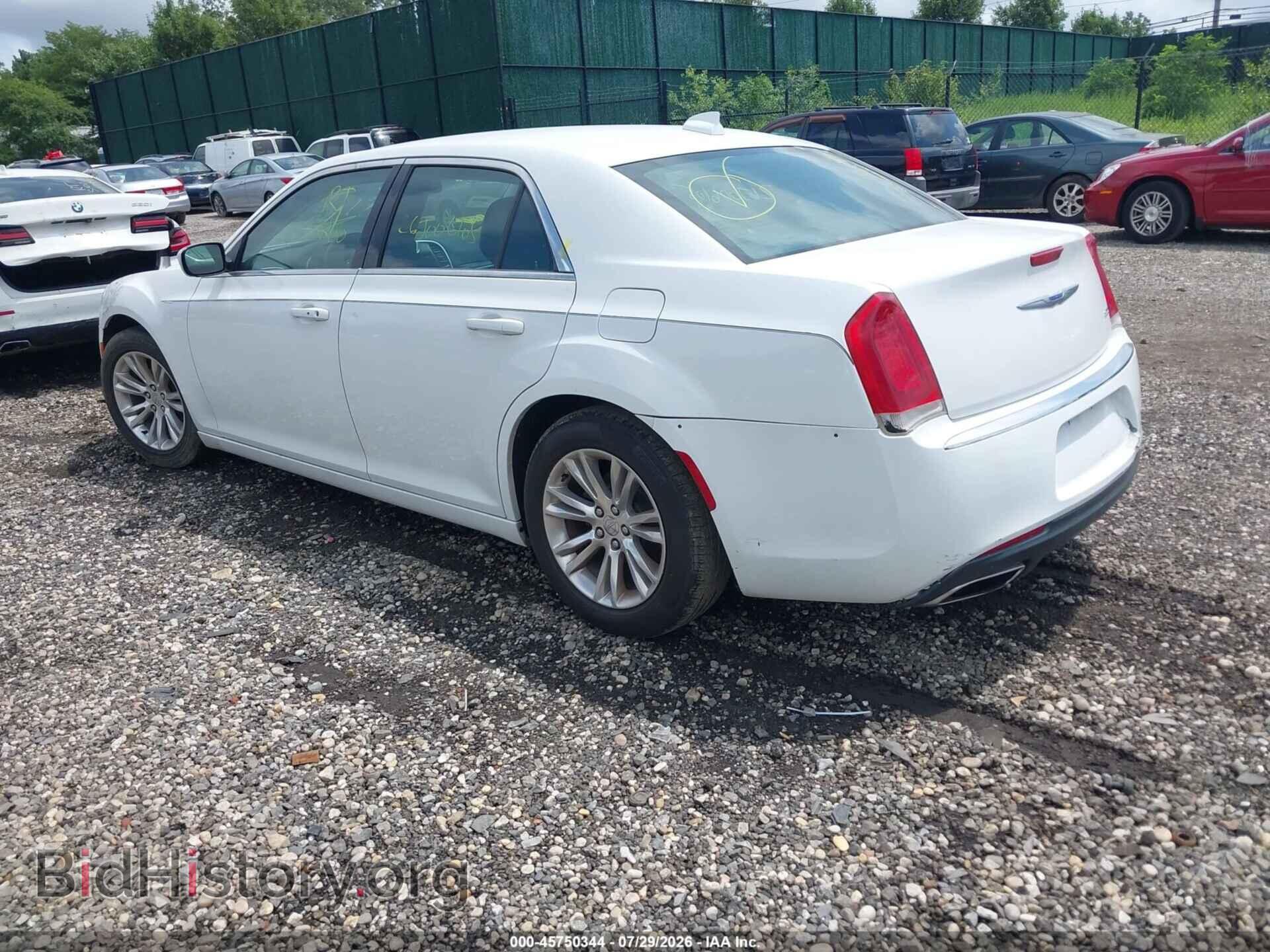 2019 CHRYSLER 300 - VIN: 2C3CCAAG6KH568939 - Фото 3