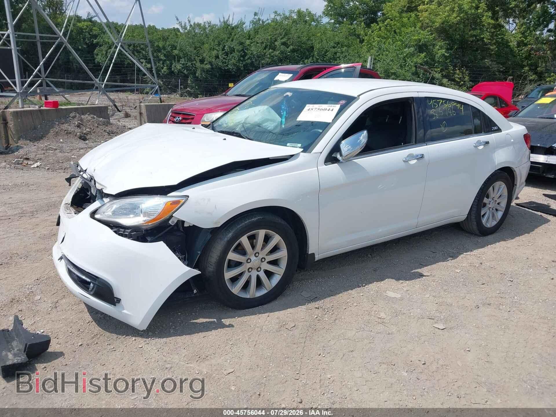 2013 CHRYSLER 200 - VIN: 1C3CCBCG8DN585786 - Фото 2