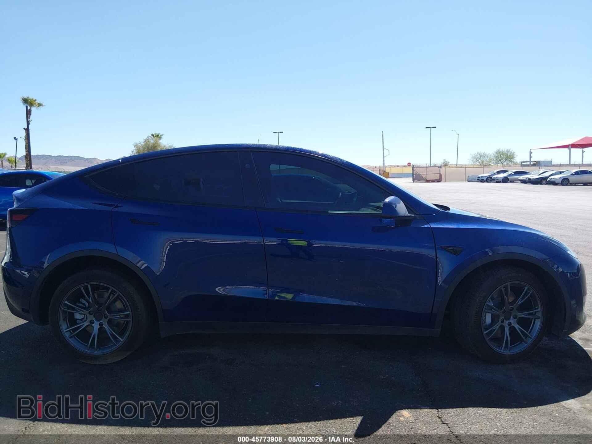2024 TESLA MODEL Y - VIN: 7SAYGDEE9RF183295 - Фото 11