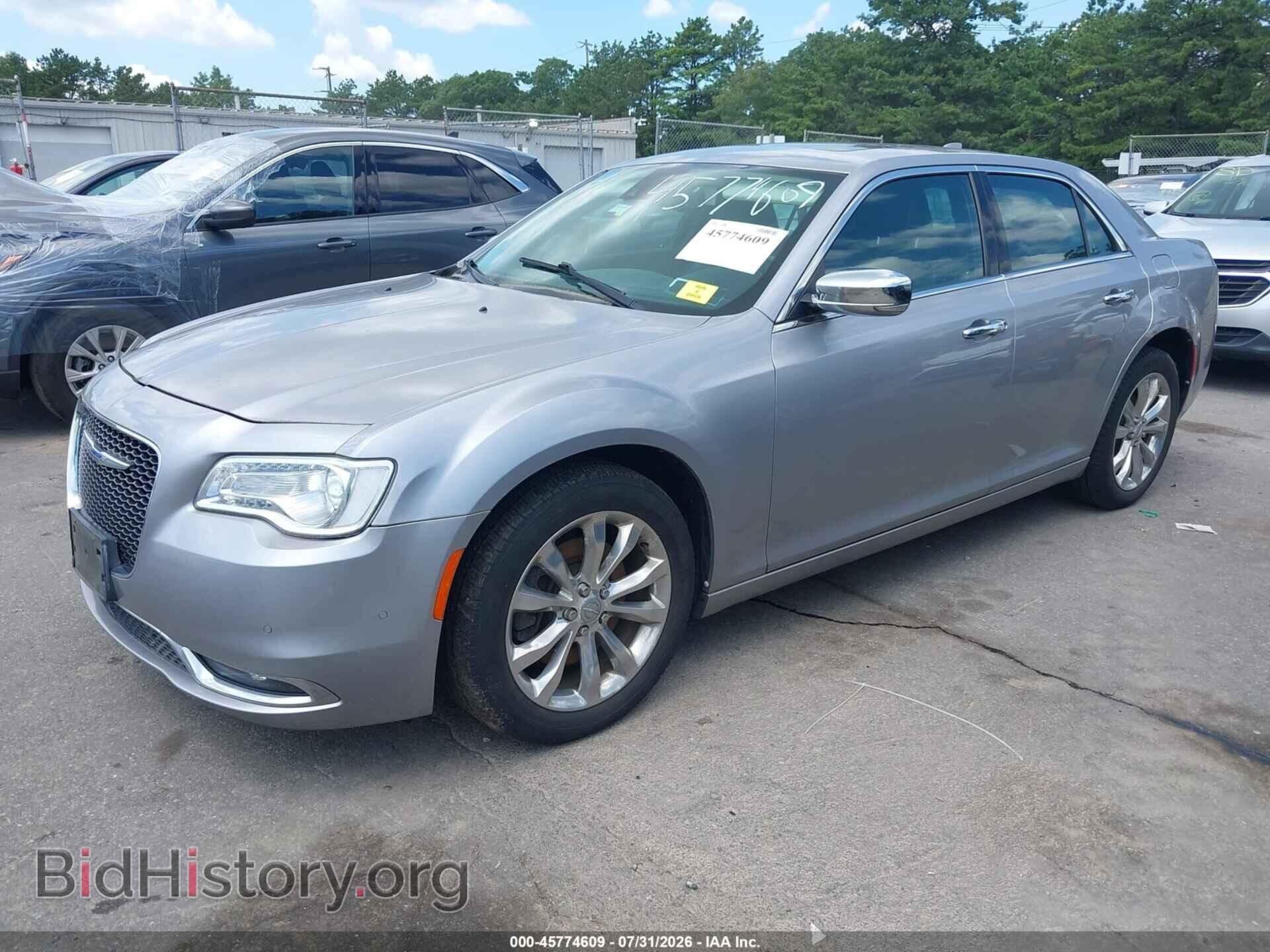 2018 CHRYSLER 300 - VIN: 2C3CCAKG3JH304560 - Фото 2