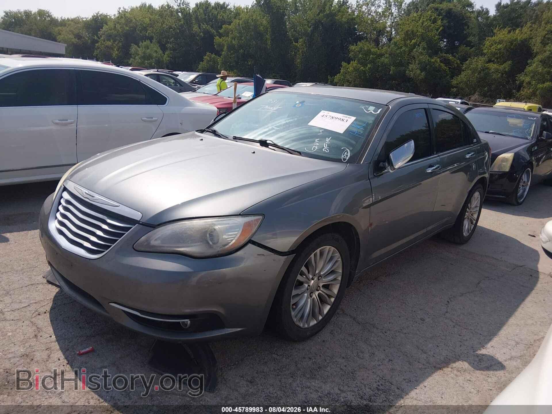 2011 CHRYSLER 200 - VIN: 1C3BC2FG0BN618008 - Photo 2