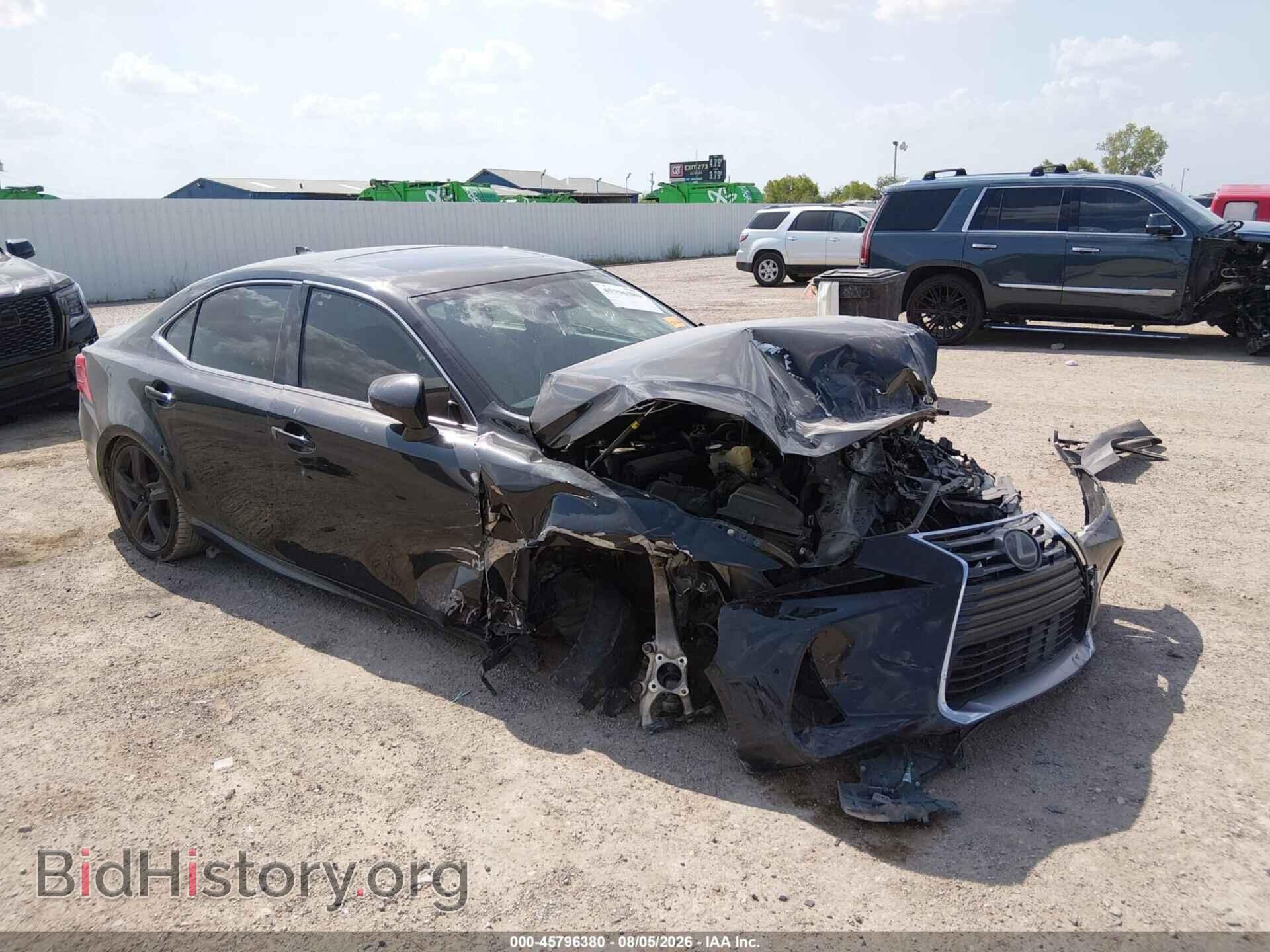 Photo JTHBA1D24H5049996 - LEXUS IS 200T 2017