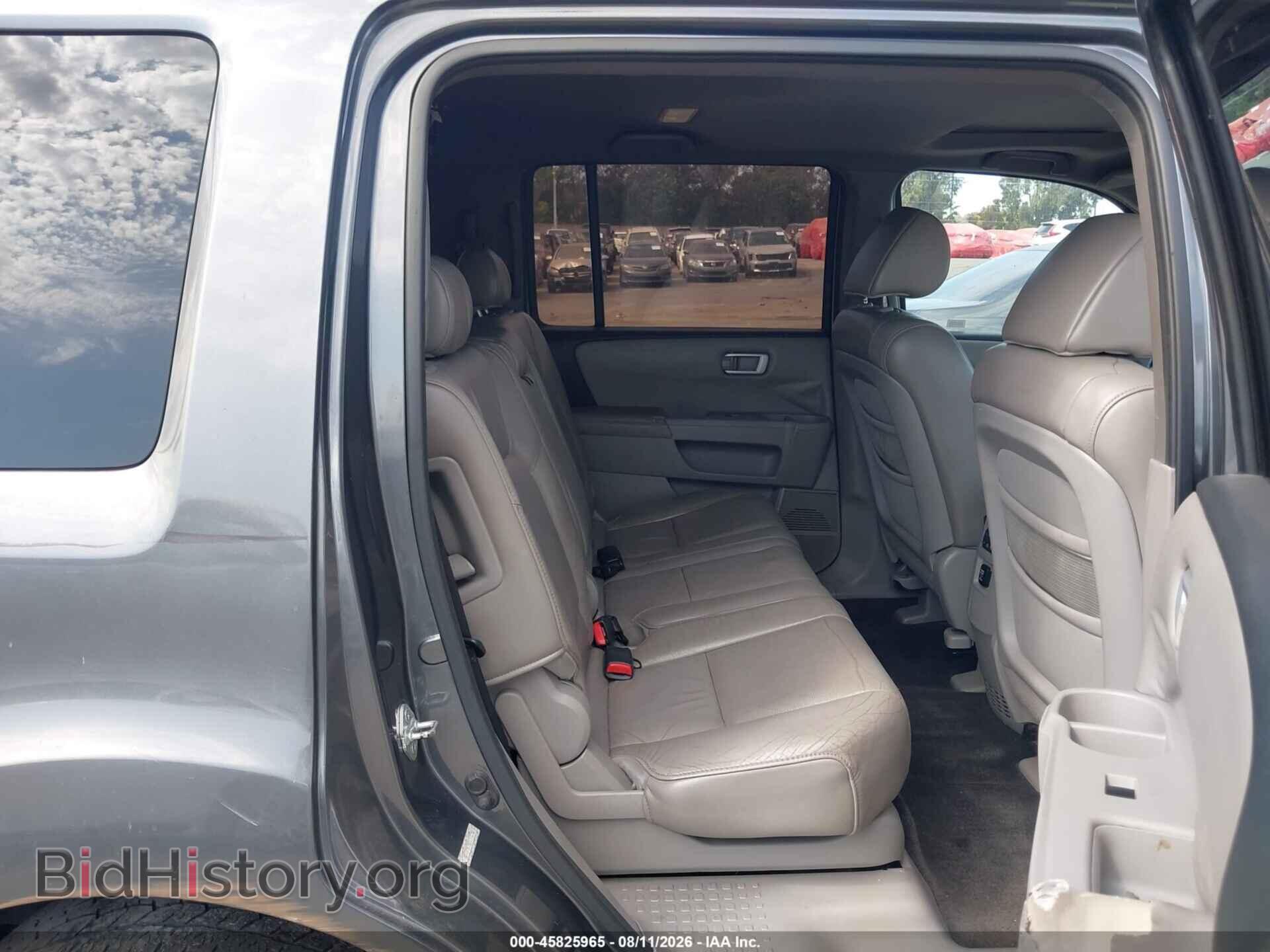2011 Honda PILOT (VIN 5FNYF3H71BB018290) — photo 8 of 16