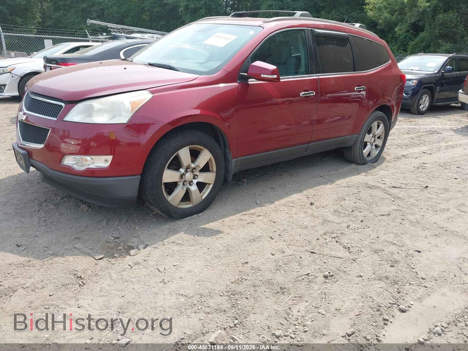2011 CHEVROLET TRAVERSE - VIN: 1GNKVGED5BJ227607 - Photo 2