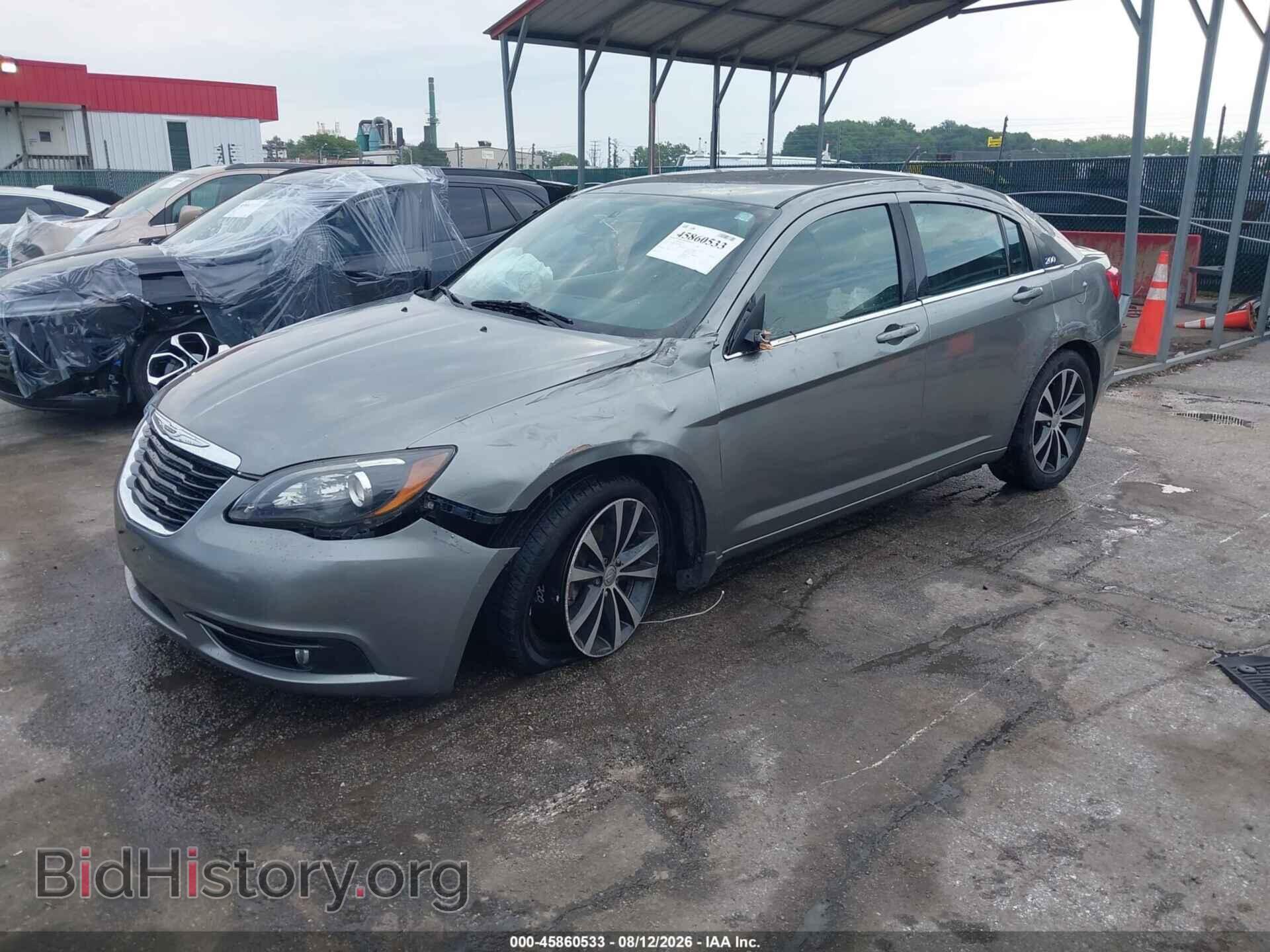 2013 CHRYSLER 200 - VIN: 1C3CCBBG1DN736422 - Фото 2