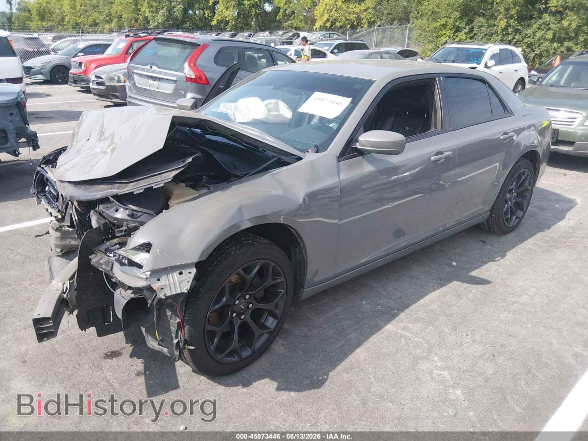 2019 CHRYSLER 300 - VIN: 2C3CCABG8KH654140 - Photo 2