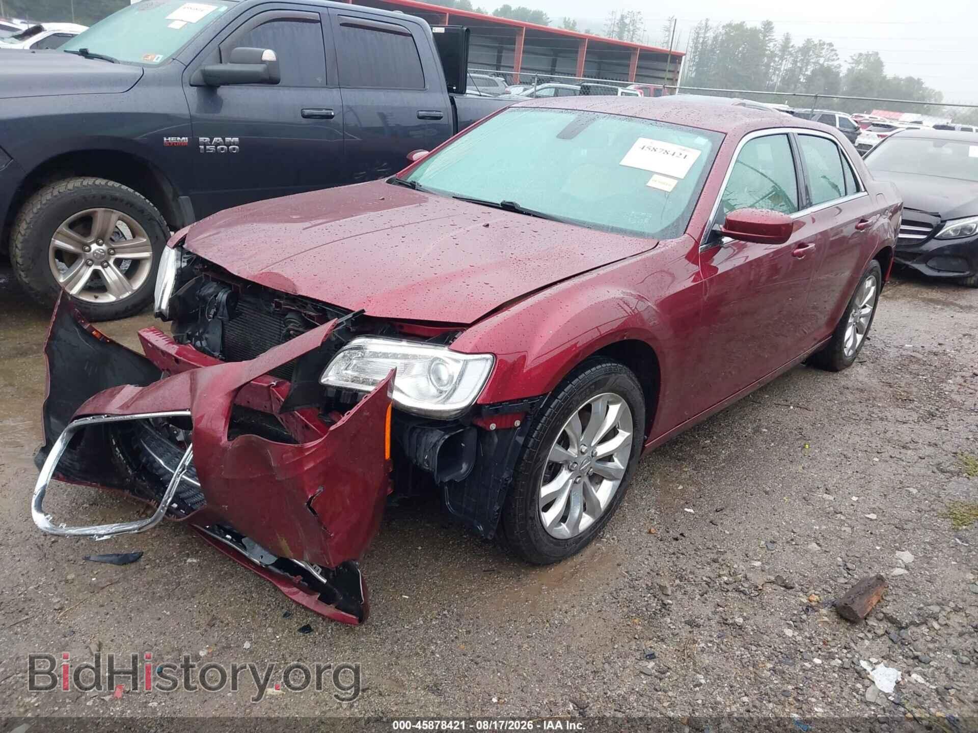 2019 CHRYSLER 300 - VIN: 2C3CCARG5KH704580 - Photo 2