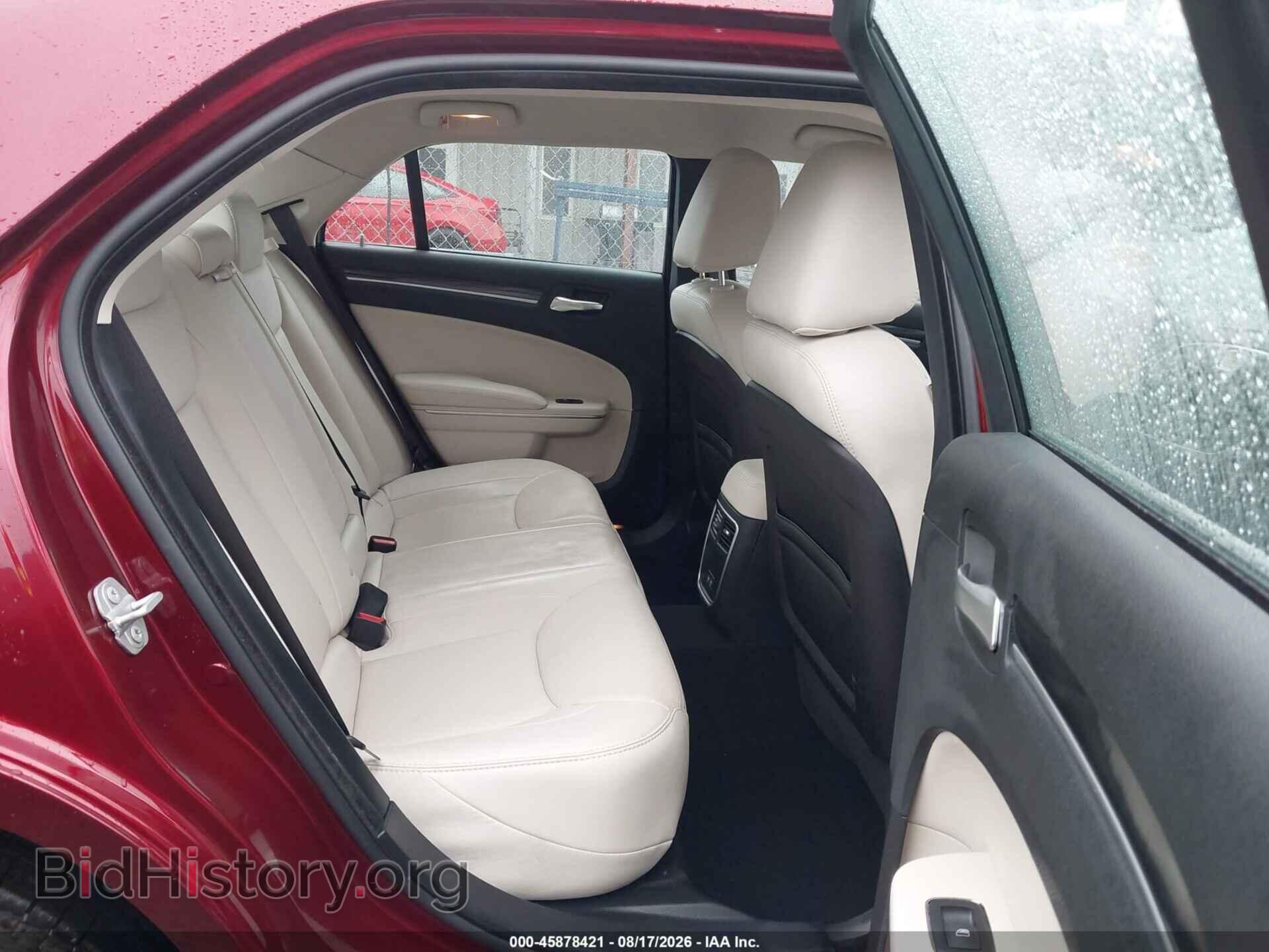 2019 CHRYSLER 300 - VIN: 2C3CCARG5KH704580 - Photo 8