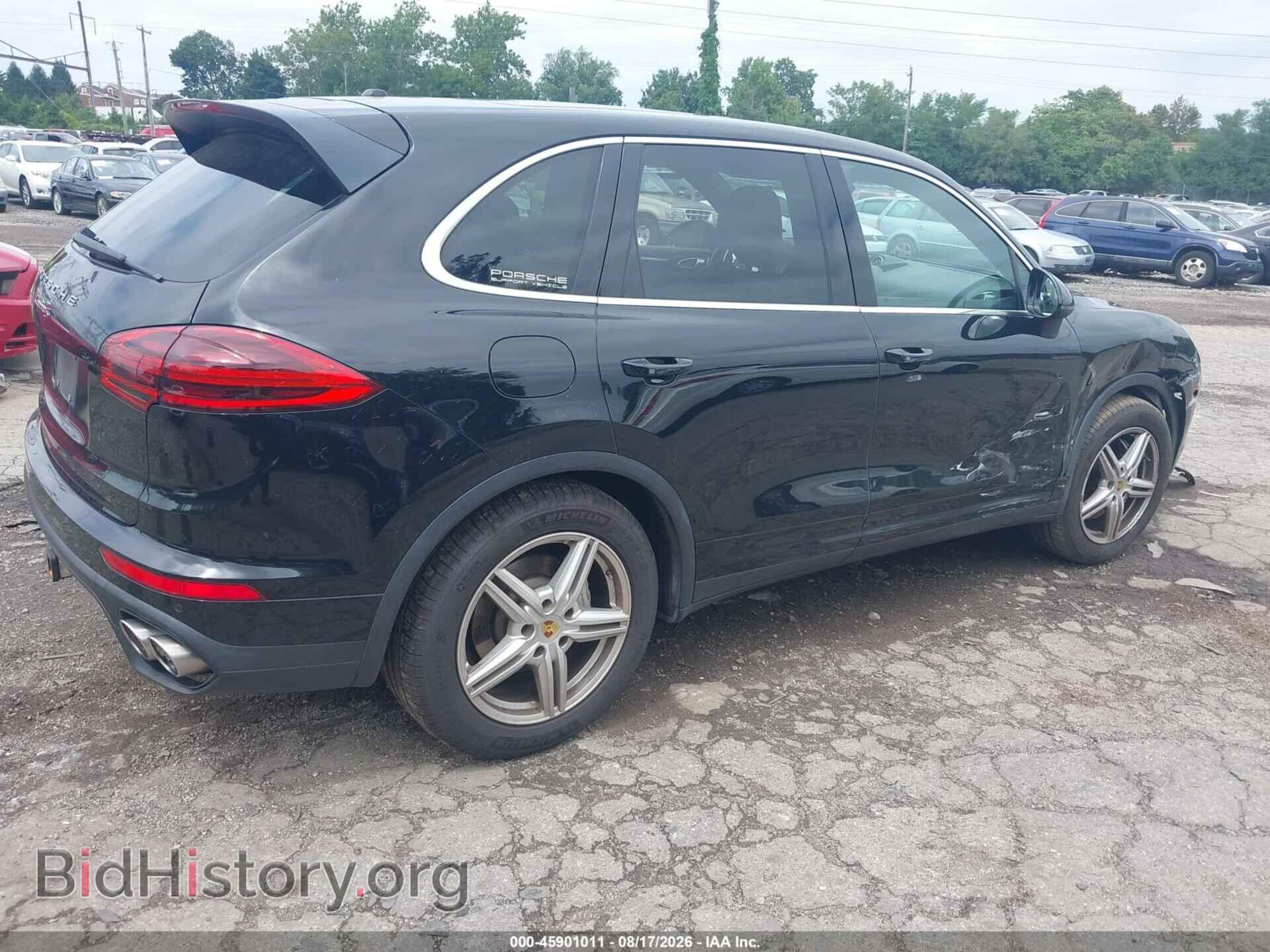 2017 PORSCHE CAYENNE - VIN: WP1AB2A29HLA52195 - Photo 4