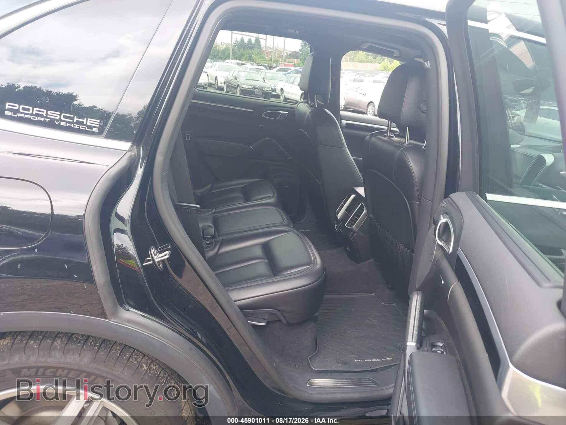2017 PORSCHE CAYENNE - VIN: WP1AB2A29HLA52195 - Photo 8