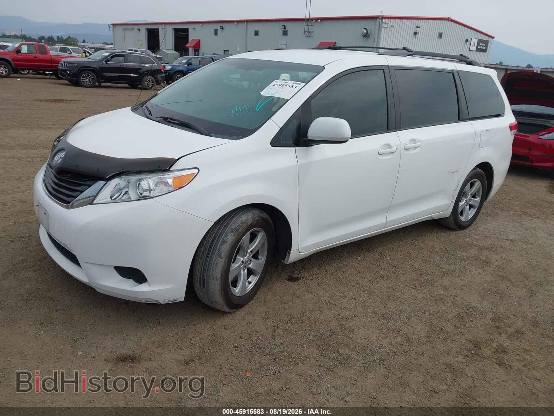 2012 TOYOTA SIENNA - VIN: 5TDKK3DC3CS215821 - Фото 2