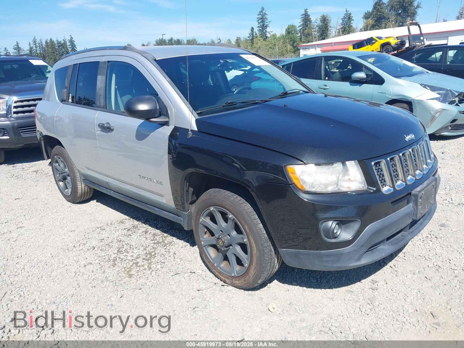 Photo 1J4NF1FB8BD266620 - JEEP COMPASS 2011