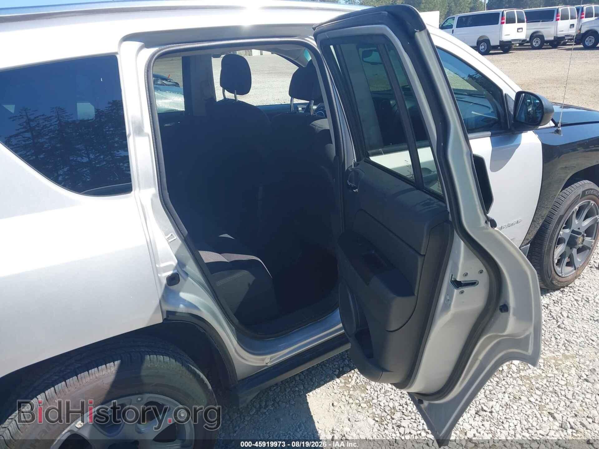 2011 JEEP COMPASS - VIN: 1J4NF1FB8BD266620 - Photo 8