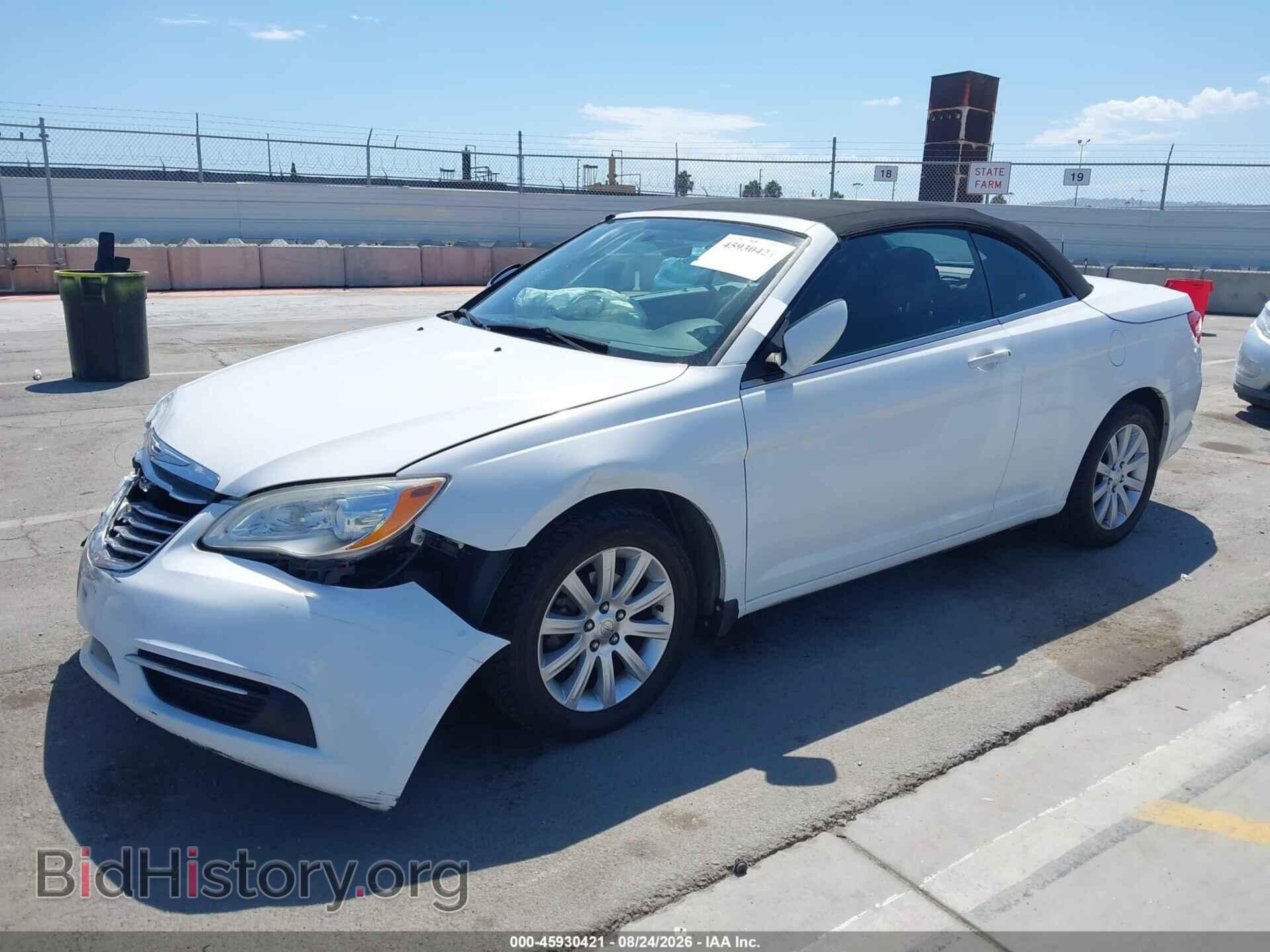 2013 CHRYSLER 200 - VIN: 1C3BCBEB0DN592325 - Фото 2