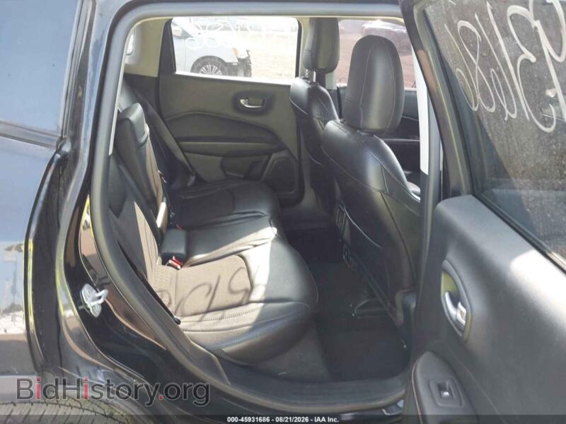 2018 Jeep COMPASS (VIN 3C4NJDBB1JT360116) — photo 8 of 16