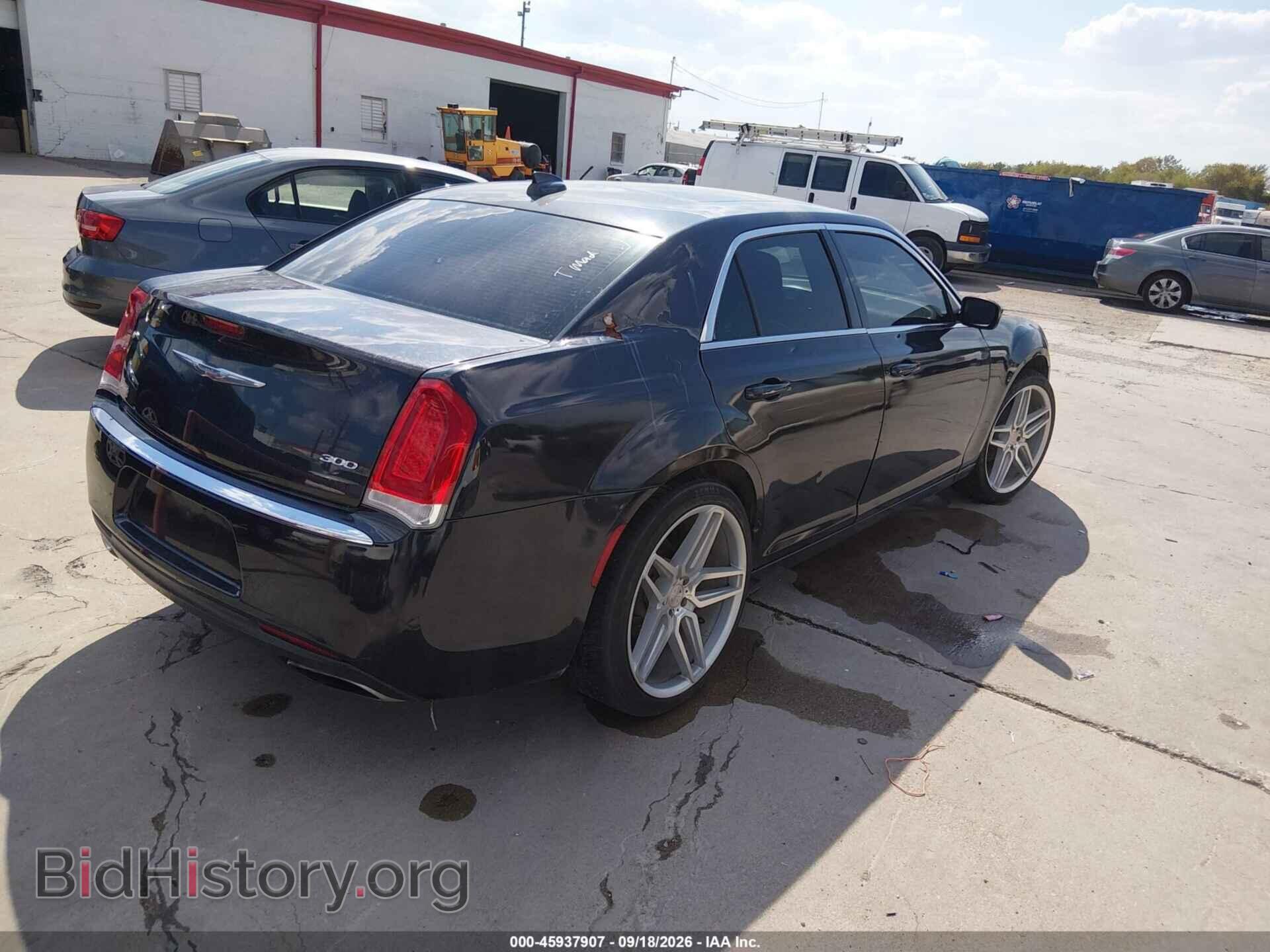2017 CHRYSLER 300 - VIN: 2C3CCAAG0HH512035 - Фото 4
