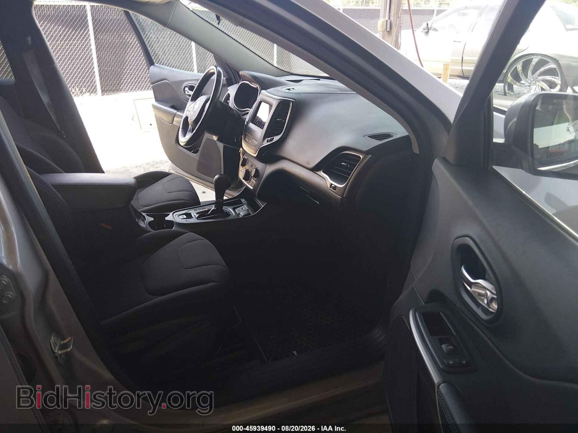 2019 JEEP CHEROKEE - VIN: 1C4PJLCB2KD219970 - Фото 5