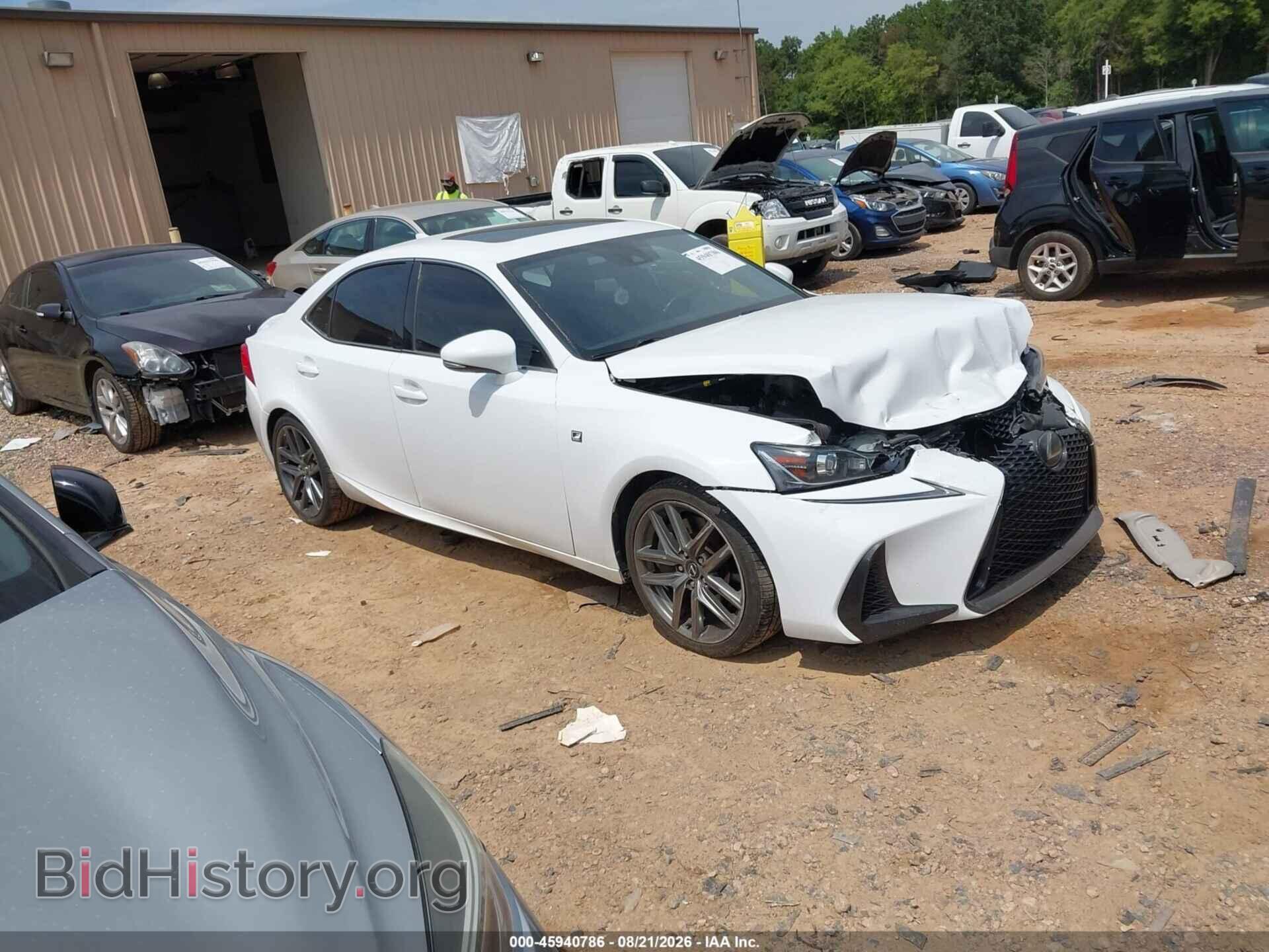 Photo JTHBA1D26H5043343 - LEXUS IS 200T 2017