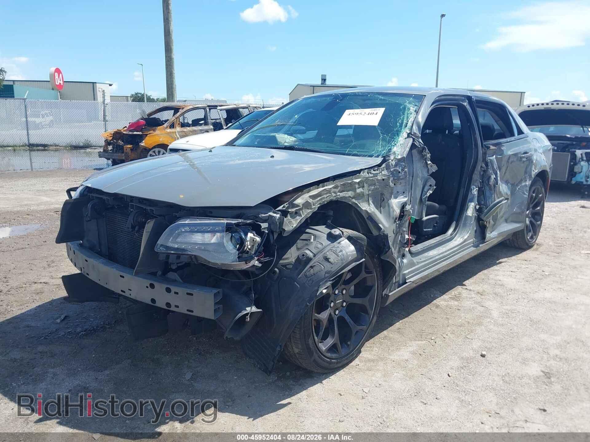 2019 CHRYSLER 300 - VIN: 2C3CCAAG0KH612174 - Фото 2