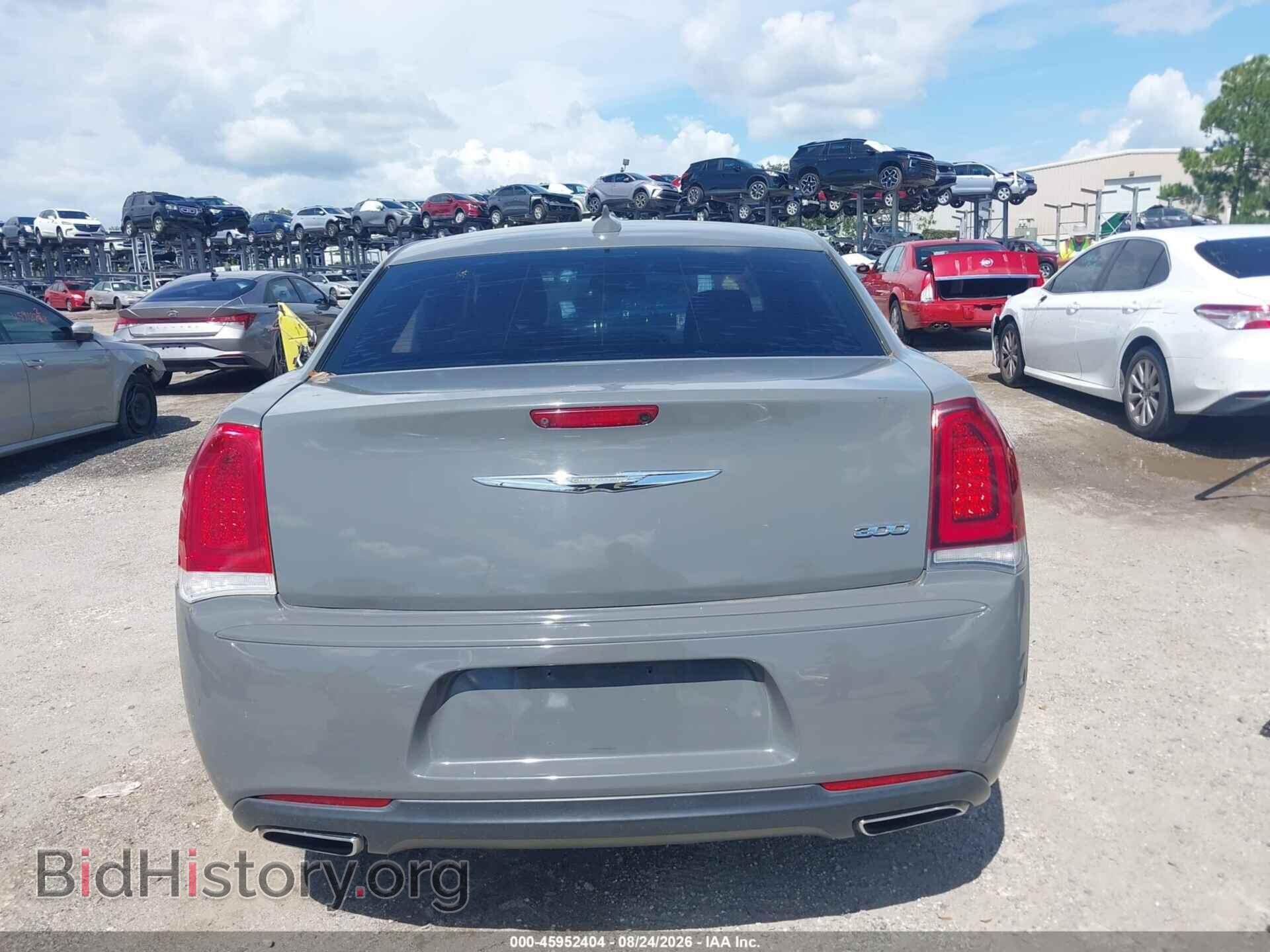 2019 CHRYSLER 300 - VIN: 2C3CCAAG0KH612174 - Фото 17