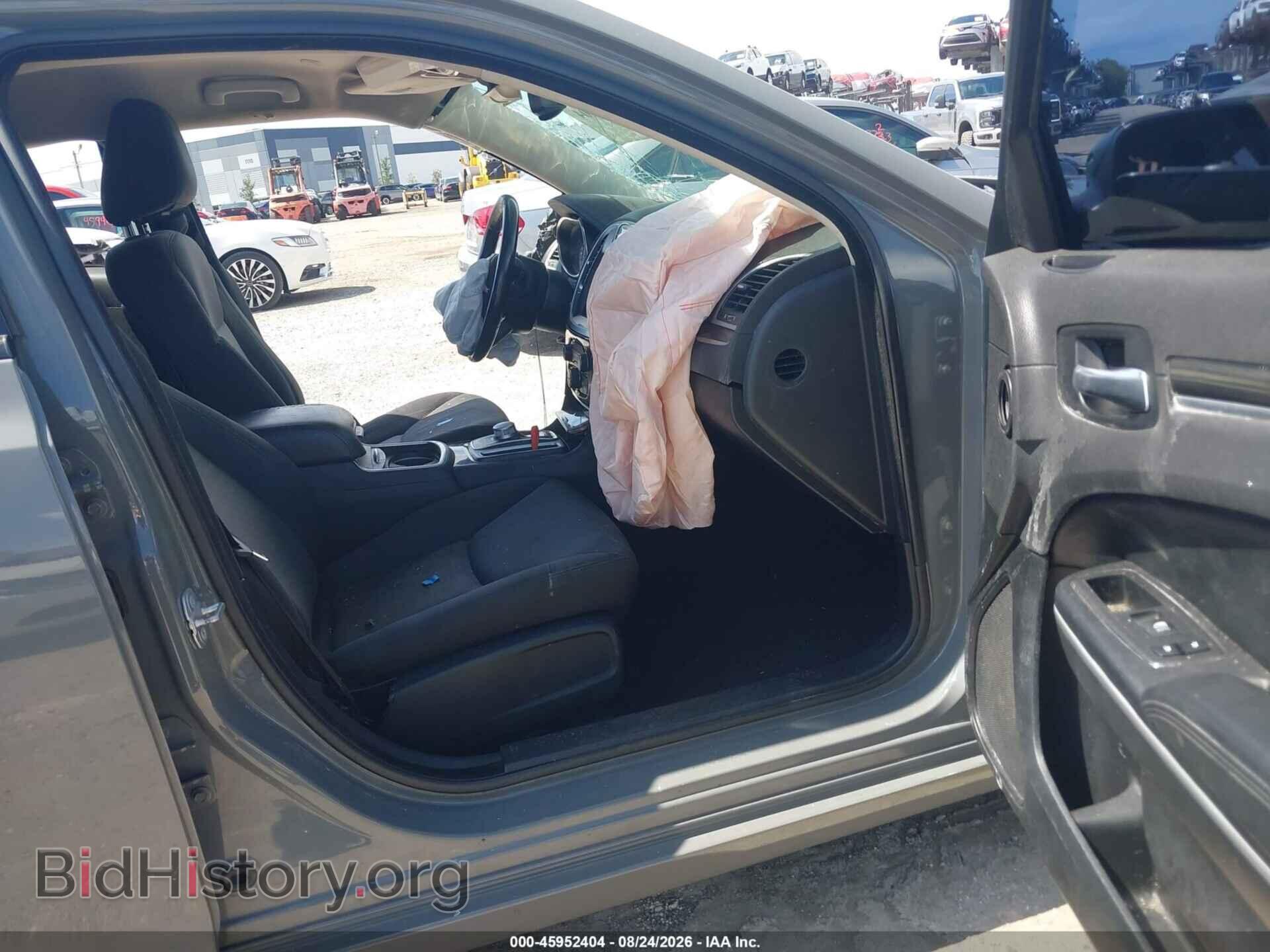 2019 CHRYSLER 300 - VIN: 2C3CCAAG0KH612174 - Фото 5