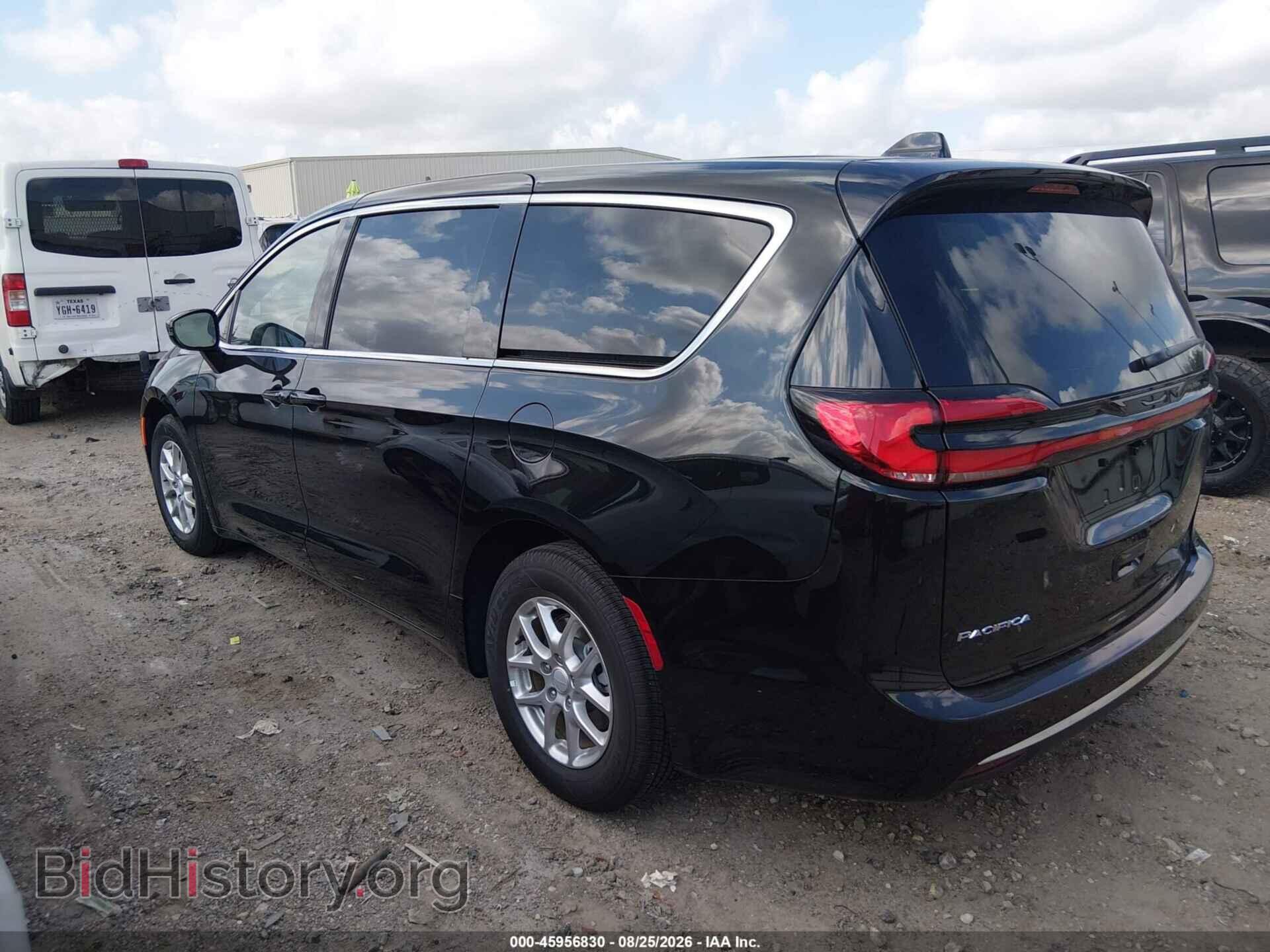 2027 CHRYSLER PACIFICA - VIN: 2C4RC1BG9VR585463 - Фото 3