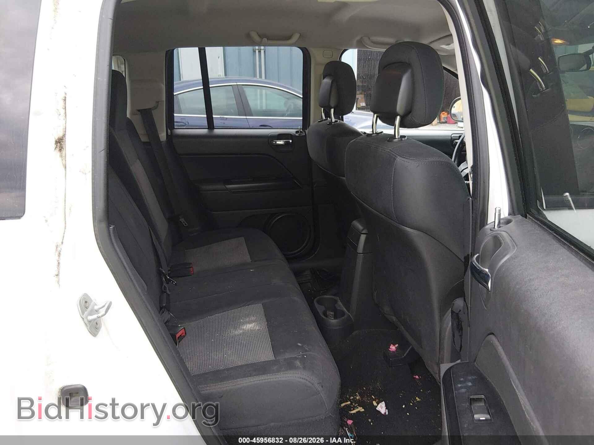 2012 JEEP COMPASS - VIN: 1C4NJCEB8CD627475 - Photo 8