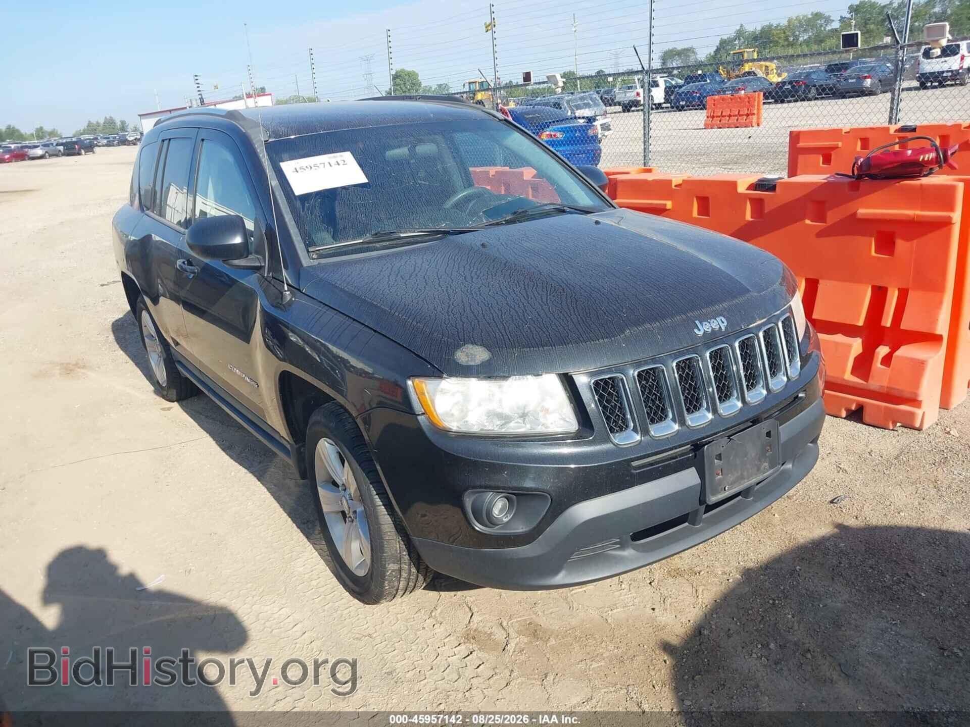 Photo 1J4NF1FB2BD218174 - JEEP COMPASS 2011