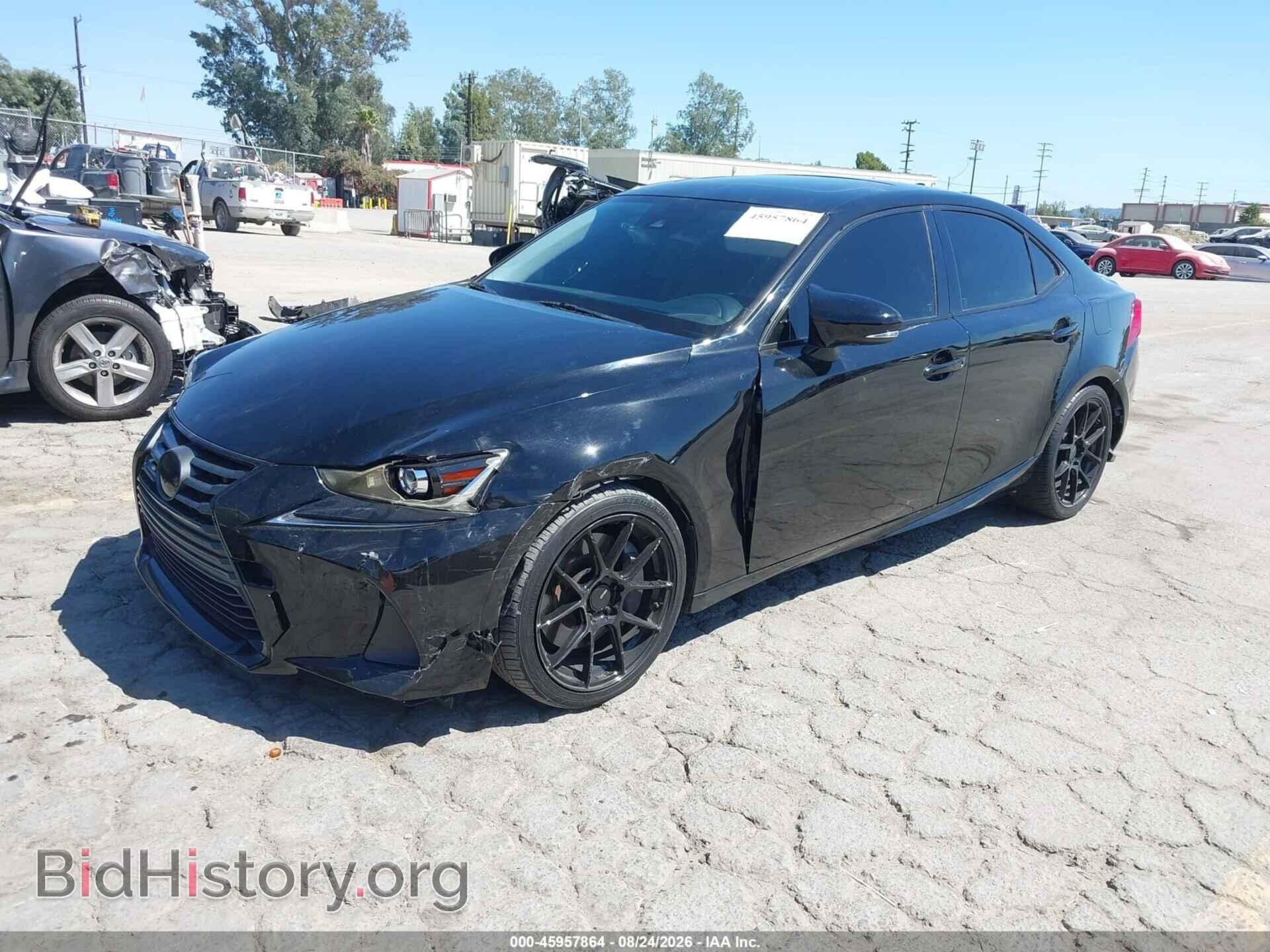 2017 LEXUS IS 200T - VIN: JTHBA1D22H5040598 - Фото 2