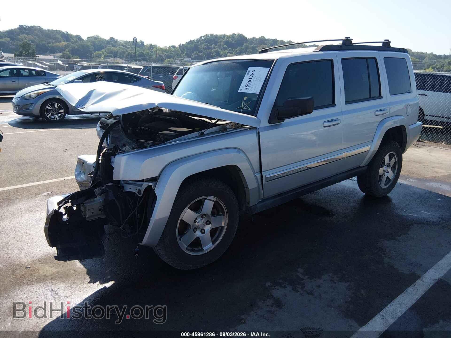 2010 JEEP COMMANDER - VIN: 1J4RH4GK8AC162192 - Photo 2