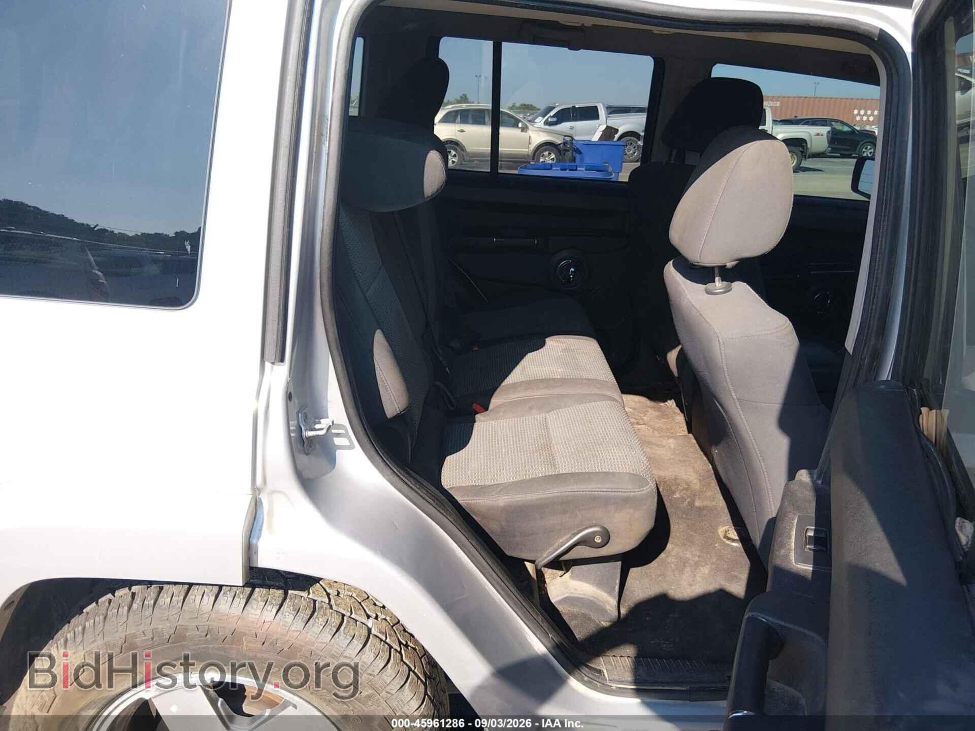 2010 JEEP COMMANDER - VIN: 1J4RH4GK8AC162192 - Photo 8
