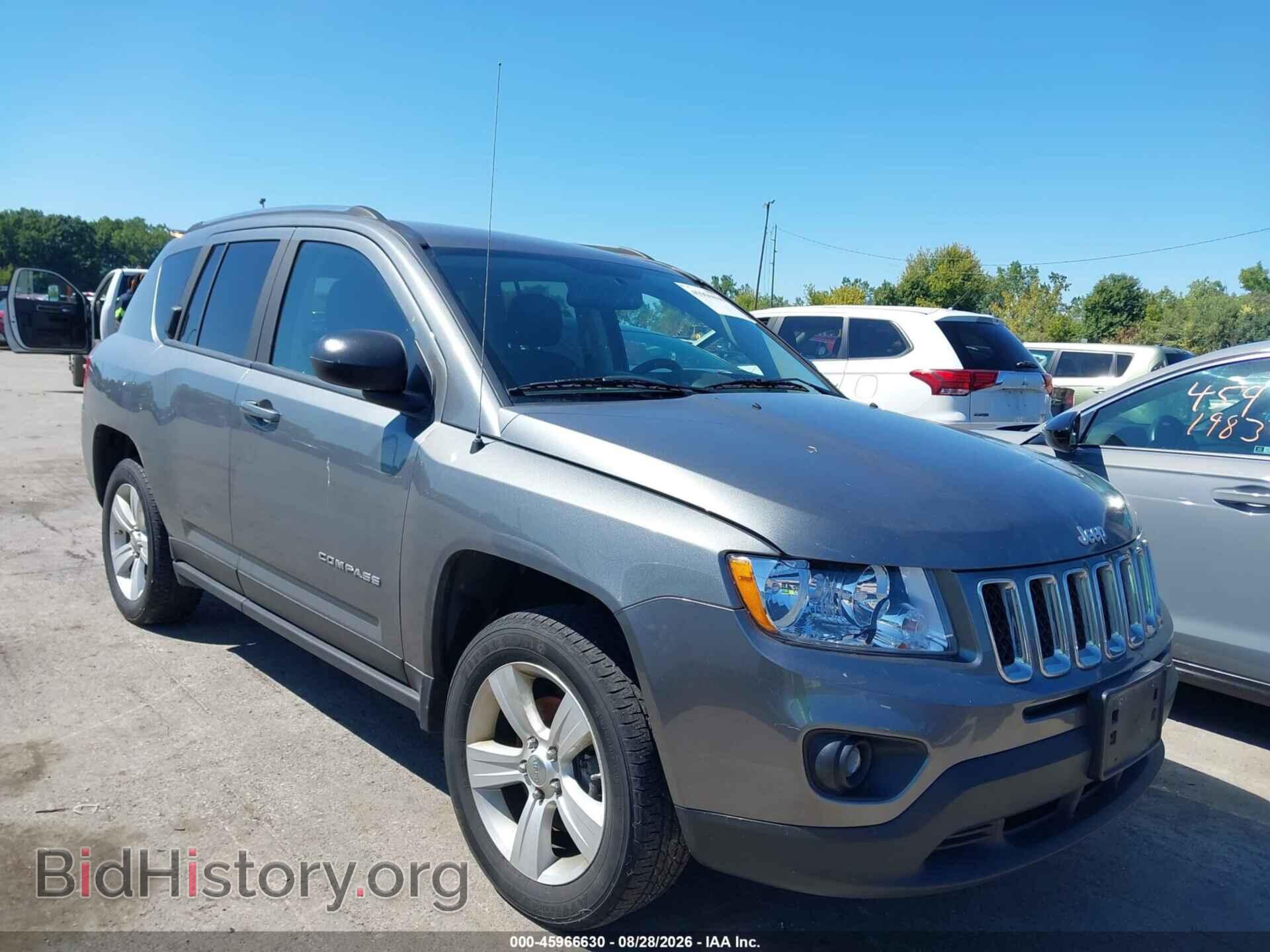 Photo 1J4NF1FB8BD235190 - JEEP COMPASS 2011