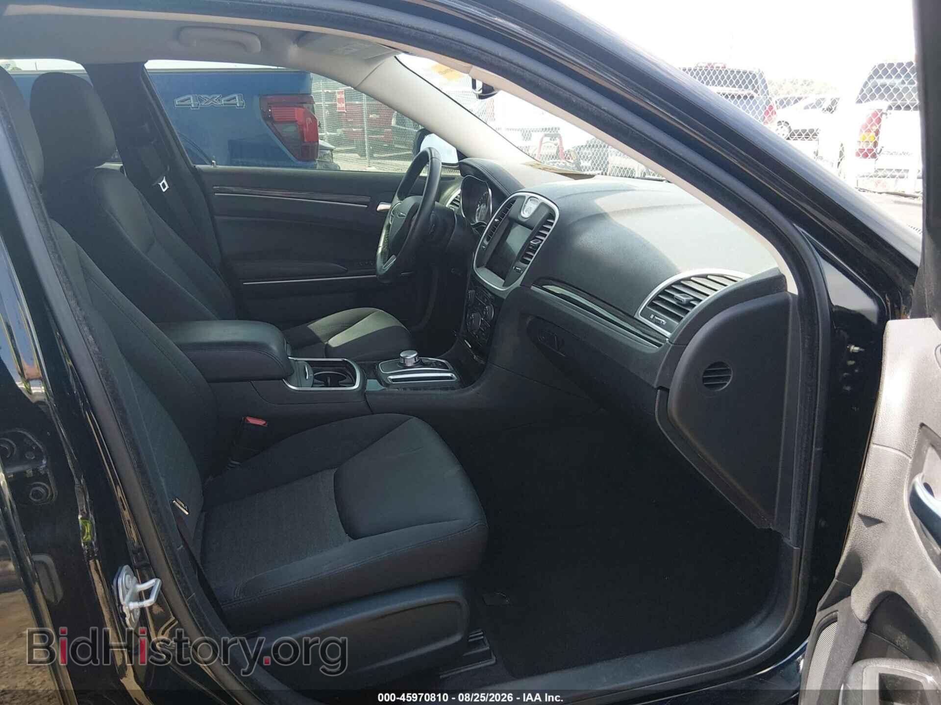 2019 CHRYSLER 300 - VIN: 2C3CCAAG6KH614298 - Фото 5