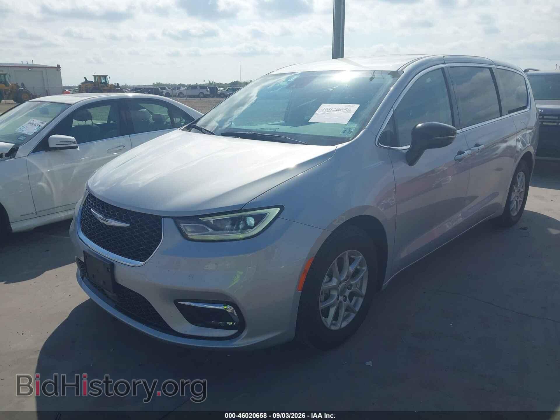 2024 CHRYSLER PACIFICA - VIN: 2C4RC1BG1RR163225 - Photo 2